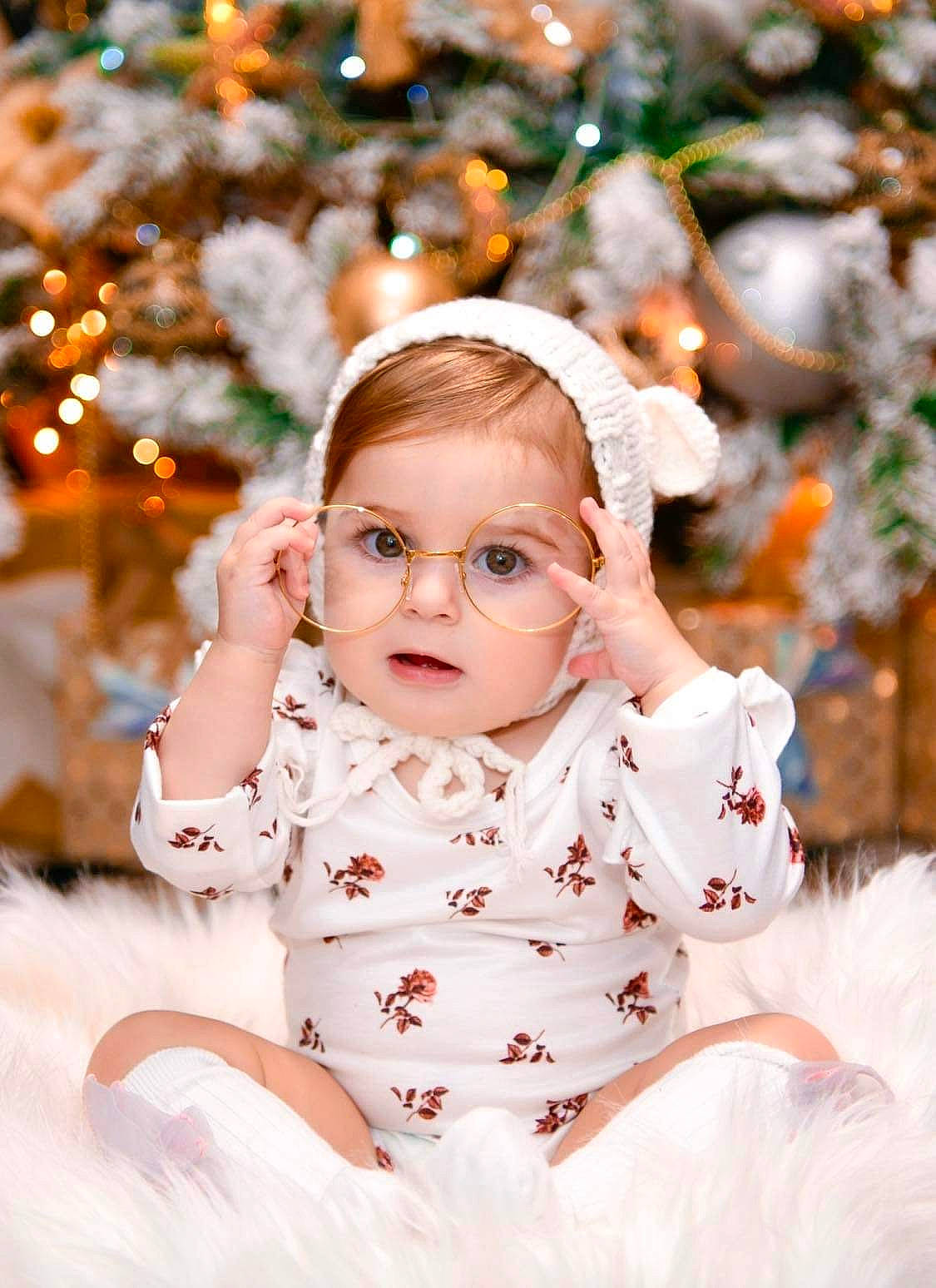 Alia a rejoint le concours — aidez-le/la à gagner de superbes lots ! baby, baby_toddler_clothing, child, event, eyewear, flash_photography, fun, fur, grass, happy, peach, people_in_nature, person, portrait, portrait_photography, sitting, sleeve, smile, toddler, tradition