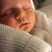 Naham participe au concours pour gagner de l'argent avec cette photo : baby, sleeping, face, hat, blanket, knit, cozy, infant, newborn, soft, warm, indoors, closeup, portrait, peaceful, child, person, cute, wrapped, resting