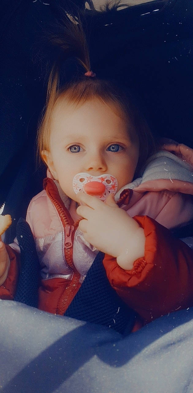 Cataleya participe au concours pour gagner de l'argent avec cette photo : arm, baby, baby_toddler_clothing, cheek, eye, eyebrow, eyelash, face, finger, gesture, hair, hand, happy, iris, lip, mouth, nose, person, pink, skin