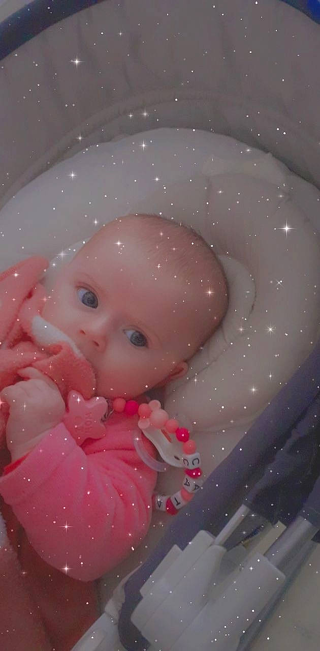 Cataleya a rejoint le concours — aidez-le/la à gagner de superbes lots ! art, baby, carmine, cheek, child, circle, doll, event, fashion_accessory, human_body, magenta, ornament, pattern, peach, person, pink, plastic, precipitation, toddler, toy