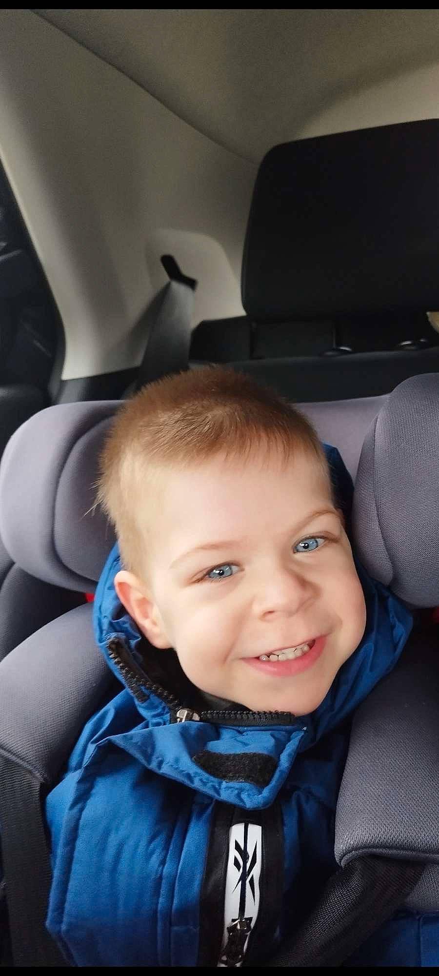 Gabin participe au concours pour gagner de l'argent avec cette photo : auto_part, automotive_design, car, car_seat, car_seat_cover, child, comfort, electric_blue, flash_photography, hair, hairstyle, happy, head, head_restraint, joy, person, personal_luxury_car, smile, toddler, vehicle