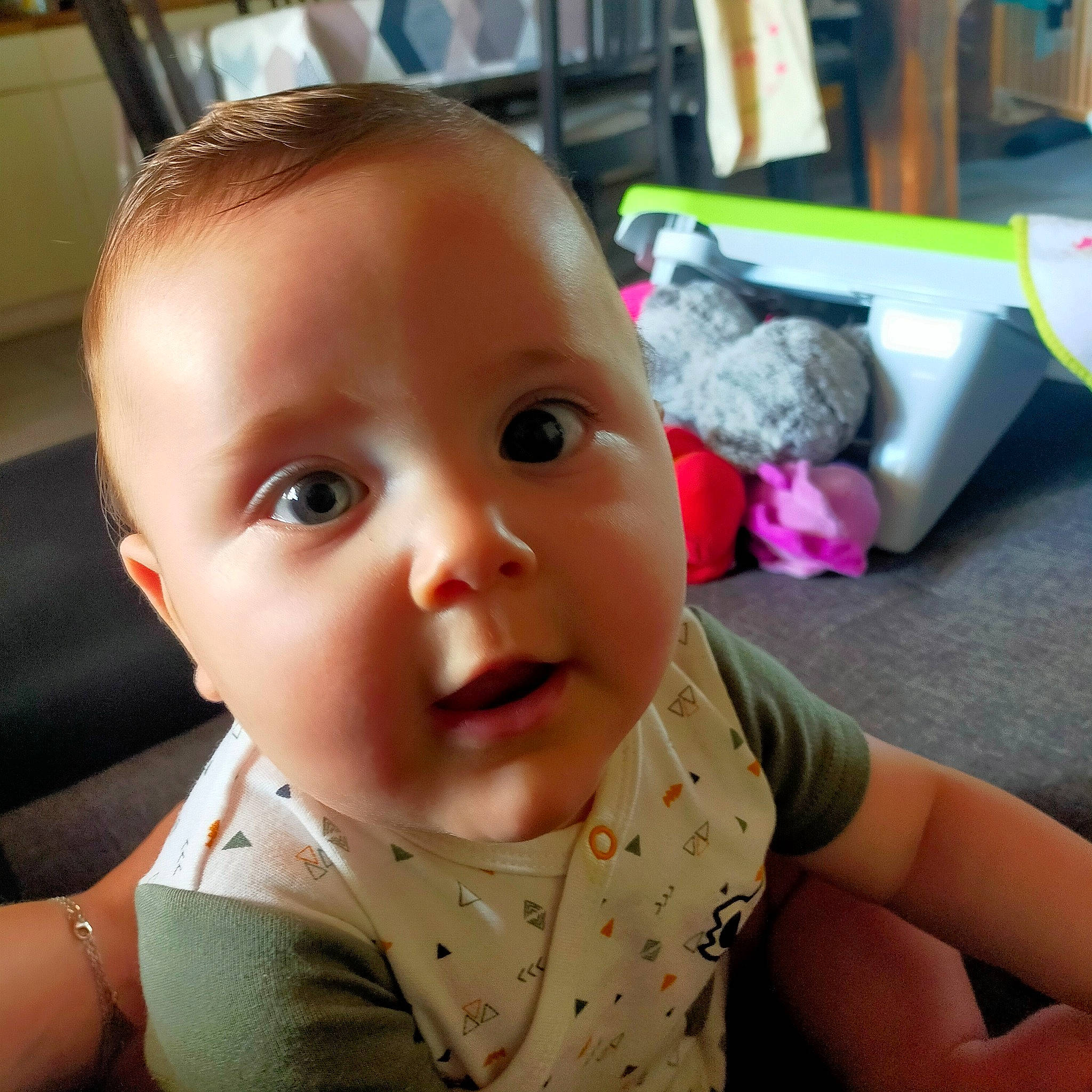 Evan a rejoint le concours — aidez-le/la à gagner de superbes lots ! baby, baby_products, baby_toddler_clothing, cheek, child, comfort, ear, eye, eyebrow, eyelash, fun, happy, head, lip, nose, person, selfie, sitting, skin, sleeve