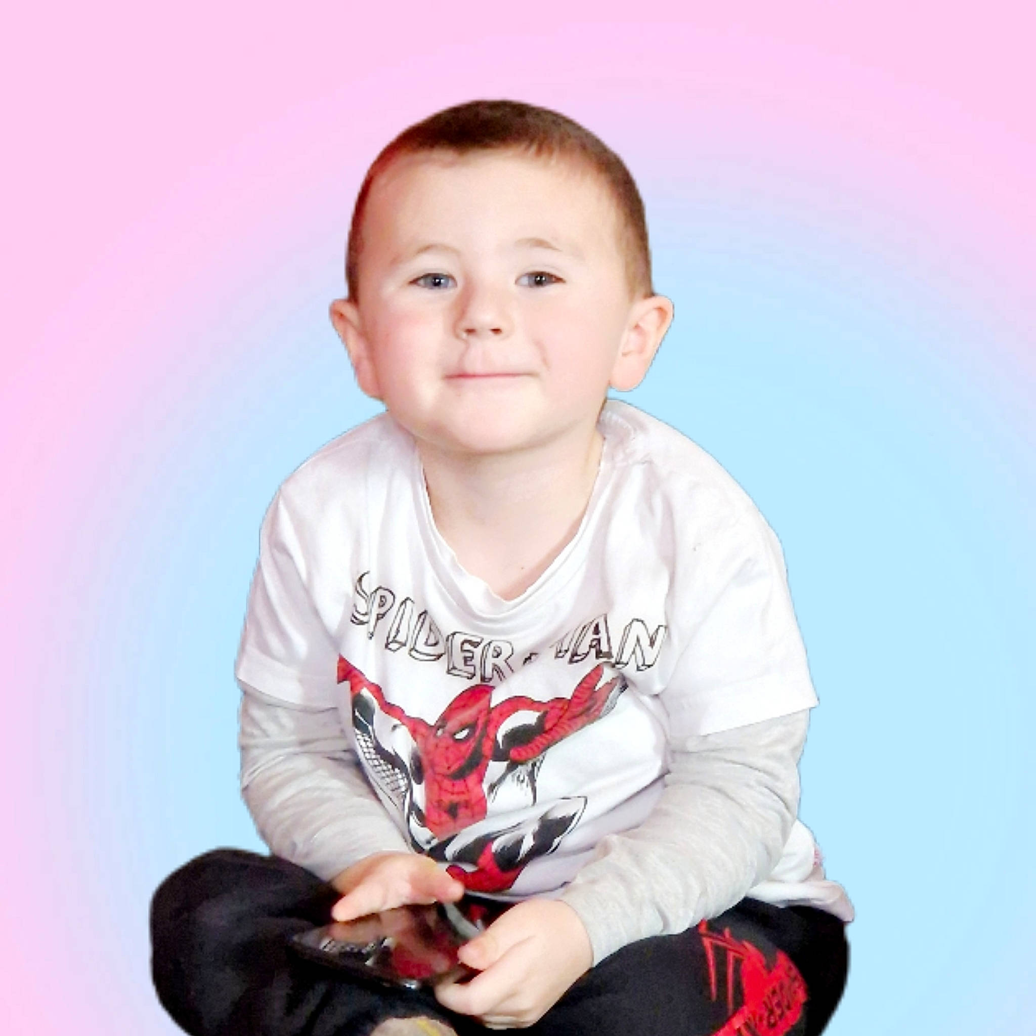 Soan participe au concours pour gagner de l'argent avec cette photo : baby, baby_toddler_clothing, carmine, cheek, child, elbow, finger, flash_photography, fun, gesture, happy, human_body, joy, pattern, person, portrait_photography, sitting, sleeve, smile, standing