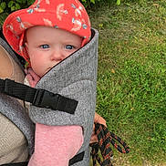Chléa participe au concours pour gagner de l'argent avec cette photo : accessories, baby, baseballcap, bonnet, cap, clothing, face, grass, hat, head, hood, hosiery, pants, person, photography, plant, portrait, sock, strap, tree