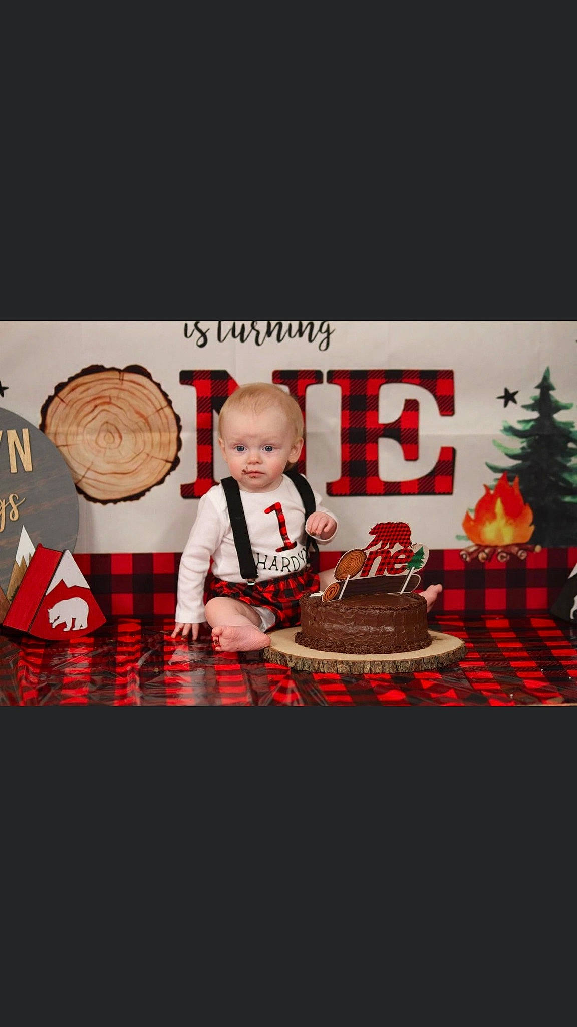 Hardyn is registered to the contest to win money with this photo: baked_goods, baking, birthday_cake, cake, cake_decorating, cake_decorating_supply, cuisine, dessert, event, font, food, icing, kuchen, person, sleeve, sugar_cake, sweetness, t_shirt, table, tableware