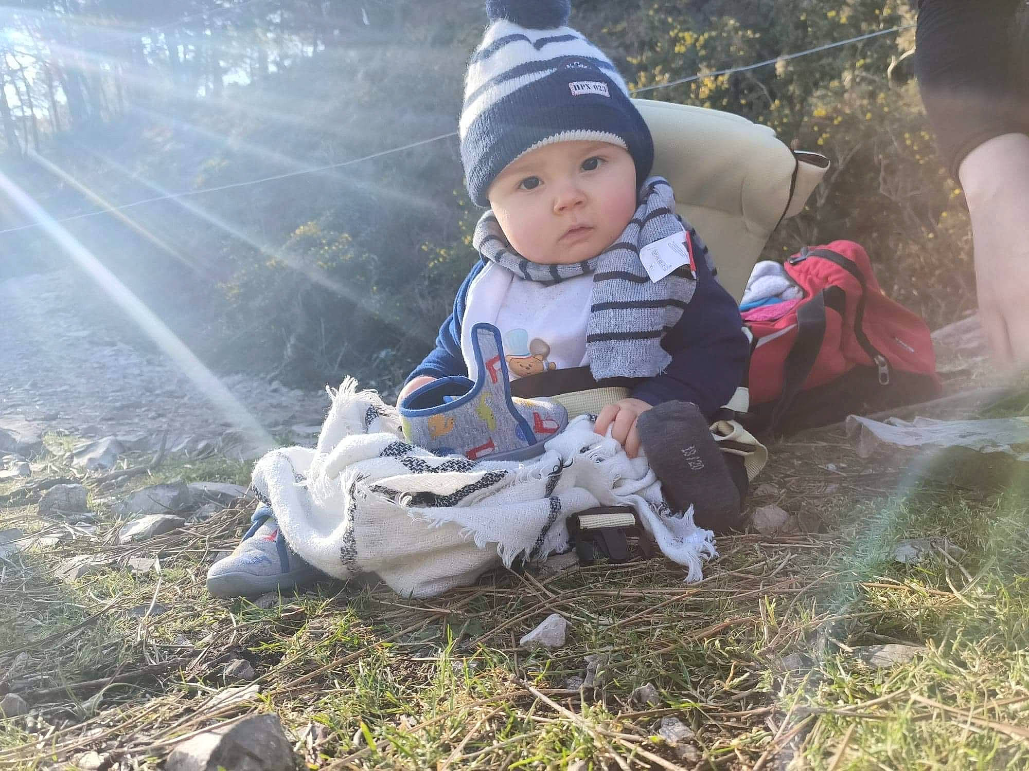 Tyego a rejoint le concours — aidez-le/la à gagner de superbes lots ! adventure, baby, cap, cloud, freezing, fun, grass, happy, headwear, landscape, lawn, leisure, outdoor_recreation, people_in_nature, person, plant, recreation, soil, toddler, tree