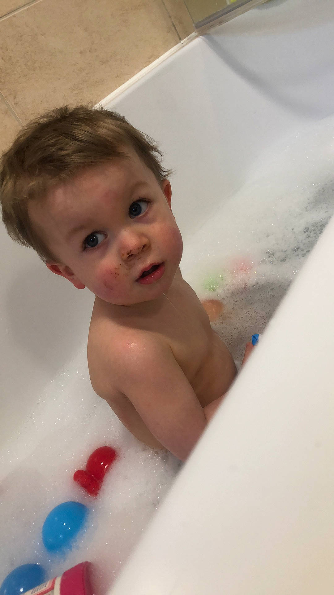 Ronnie is registered to the contest to win money with this photo: baby, baby_bathing, bathing, bathroom, bathtub, cheek, chest, child, eye, eyebrow, face, fluid, fun, iris, liquid, person, plumbing, plumbing_fixture, skin, toddler