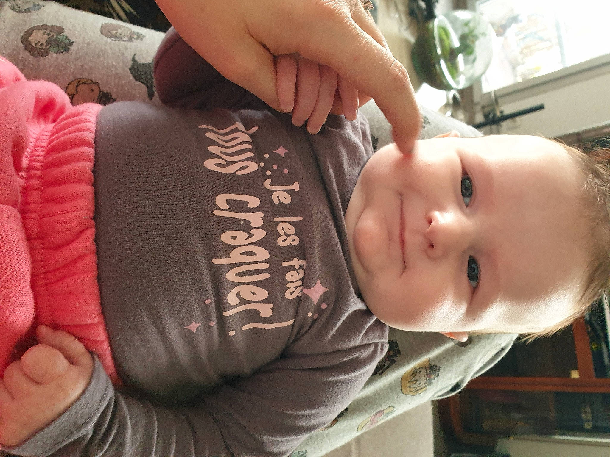 Ludivine a rejoint le concours — aidez-le/la à gagner de superbes lots ! arm, chin, eyelash, facial_expression, glasses, hand, head, human_body, joint, joy, leg, mouth, muscle, neck, nose, person, plant, product, shoulder, skin