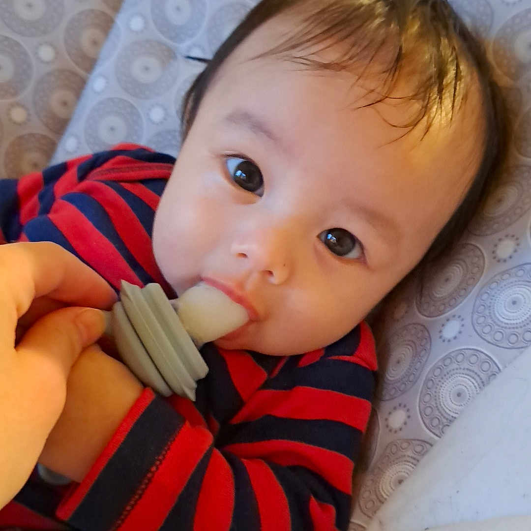 Kai is registered to the contest to win money with this photo: baby, bed, blanket, bodypart, couch, cushion, cutlery, face, finger, furniture, hand, head, homedecor, newborn, person, photography, portrait, sleeping, spoon, toy
