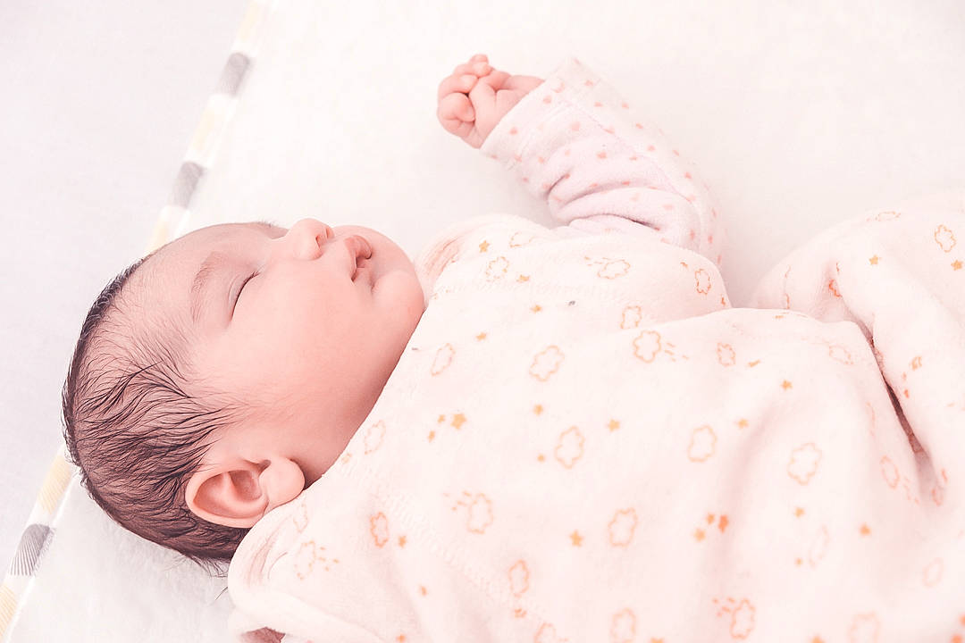 Lynoa participe au concours pour gagner de l'argent avec cette photo : baby, baby_sleeping, bedtime, birth, child, ear, person, photograph, photography, pink, portrait_photography, skin, sleep, toddler