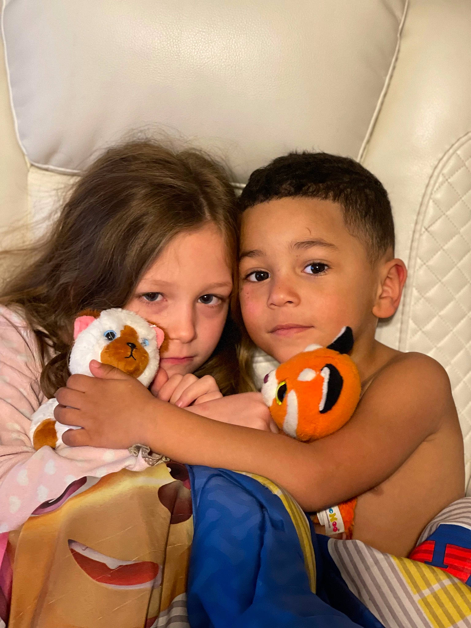 Farrah is registered to the contest to win money with this photo: arm, child, eye, face, facial_expression, finger, fun, hairstyle, hand, happy, head, iris, mammal, mouth, orange, people, person, skin, tableware, textile