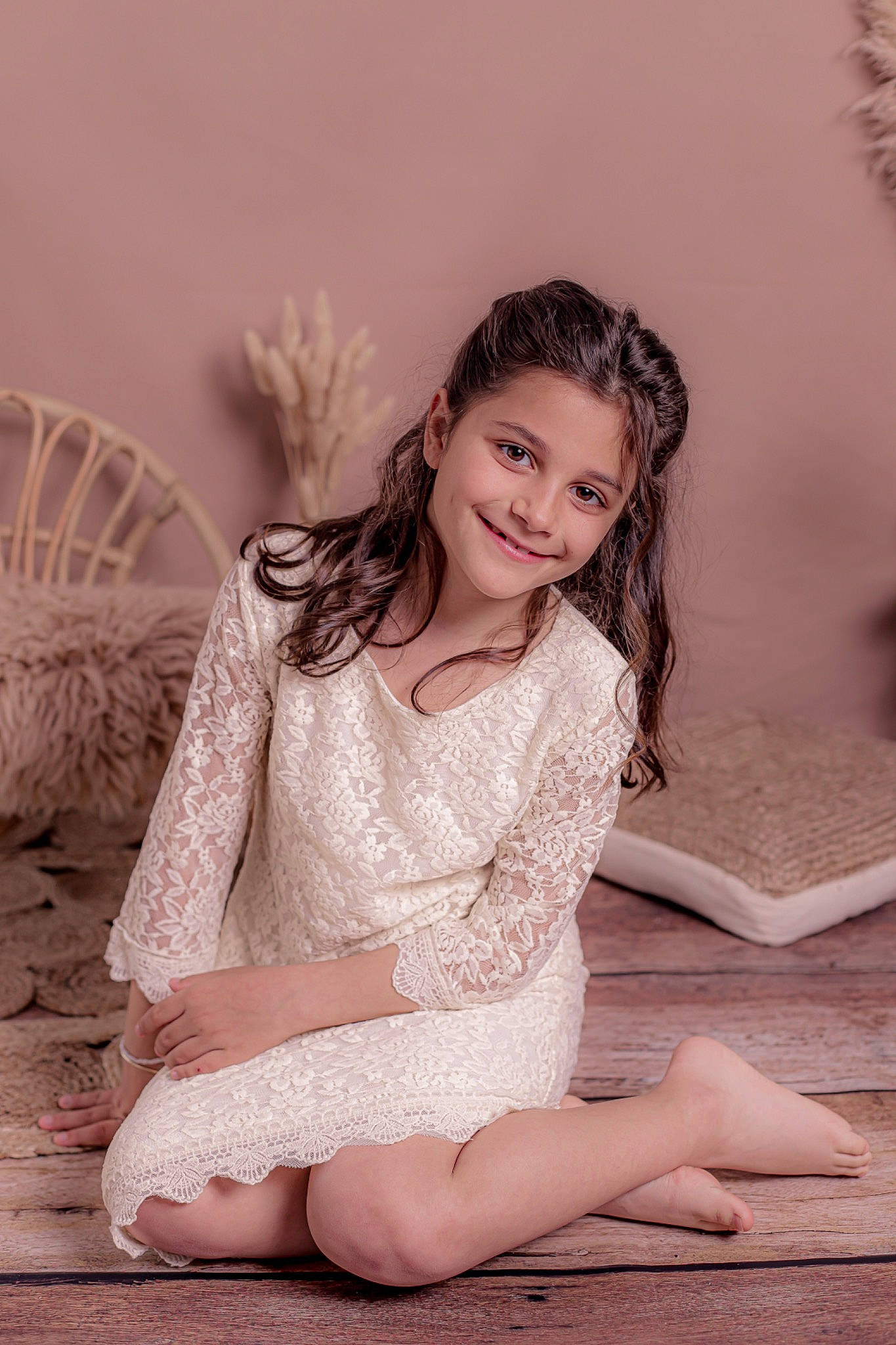 Lilou a rejoint le concours — aidez-le/la à gagner de superbes lots ! eye, face, facial_expression, fashion_design, flash_photography, hair, hairstyle, happy, head, human_body, iris, joy, knee, leg, organ, person, skin, smile, style, thigh