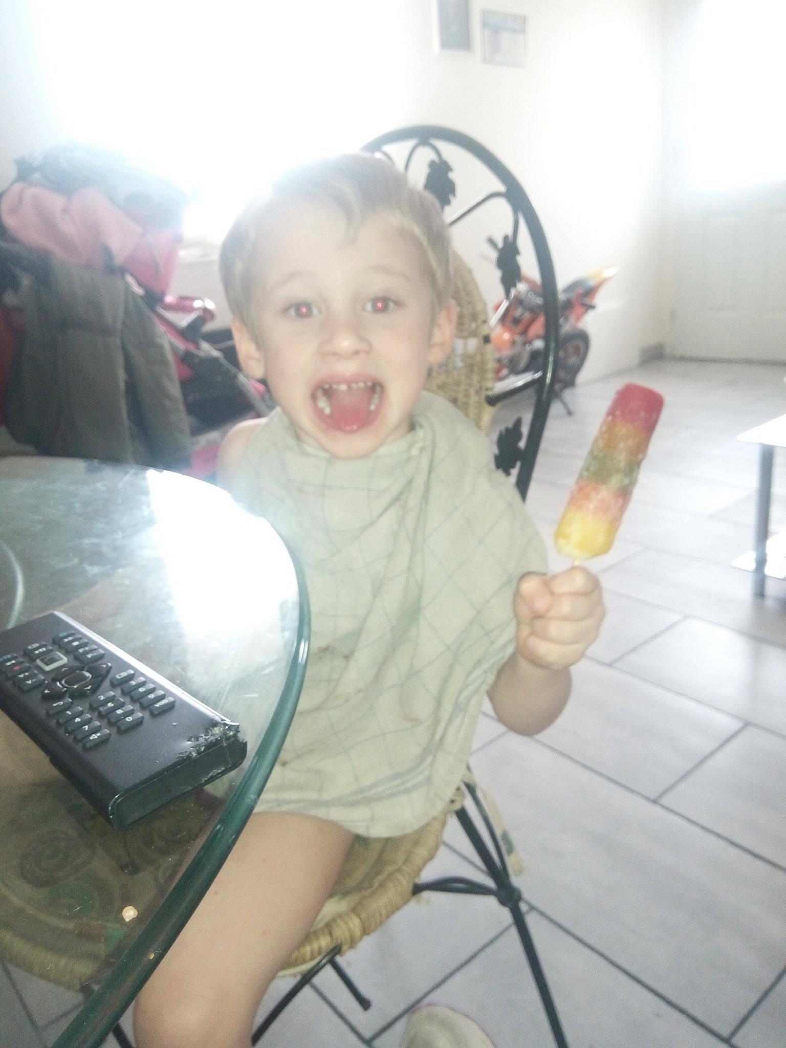 Nahim participe au concours pour gagner de l'argent avec cette photo : baby, child, electronic_device, fun, gadget, person, photography, play, selfie, skin, smile, technology, toddler, vacation