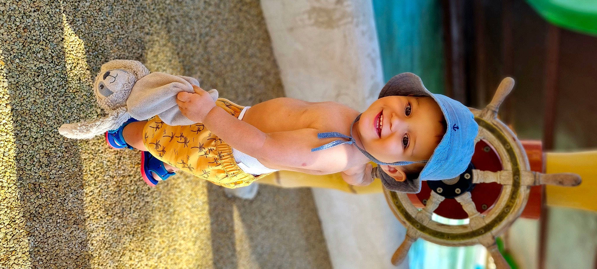 Sohan a rejoint le concours — aidez-le/la à gagner de superbes lots ! child, electric_blue, eye, fun, happy, hat, headwear, human_body, human_leg, joy, landscape, leg, leisure, person, recreation, sandal, smile, sneakers, thigh, toddler