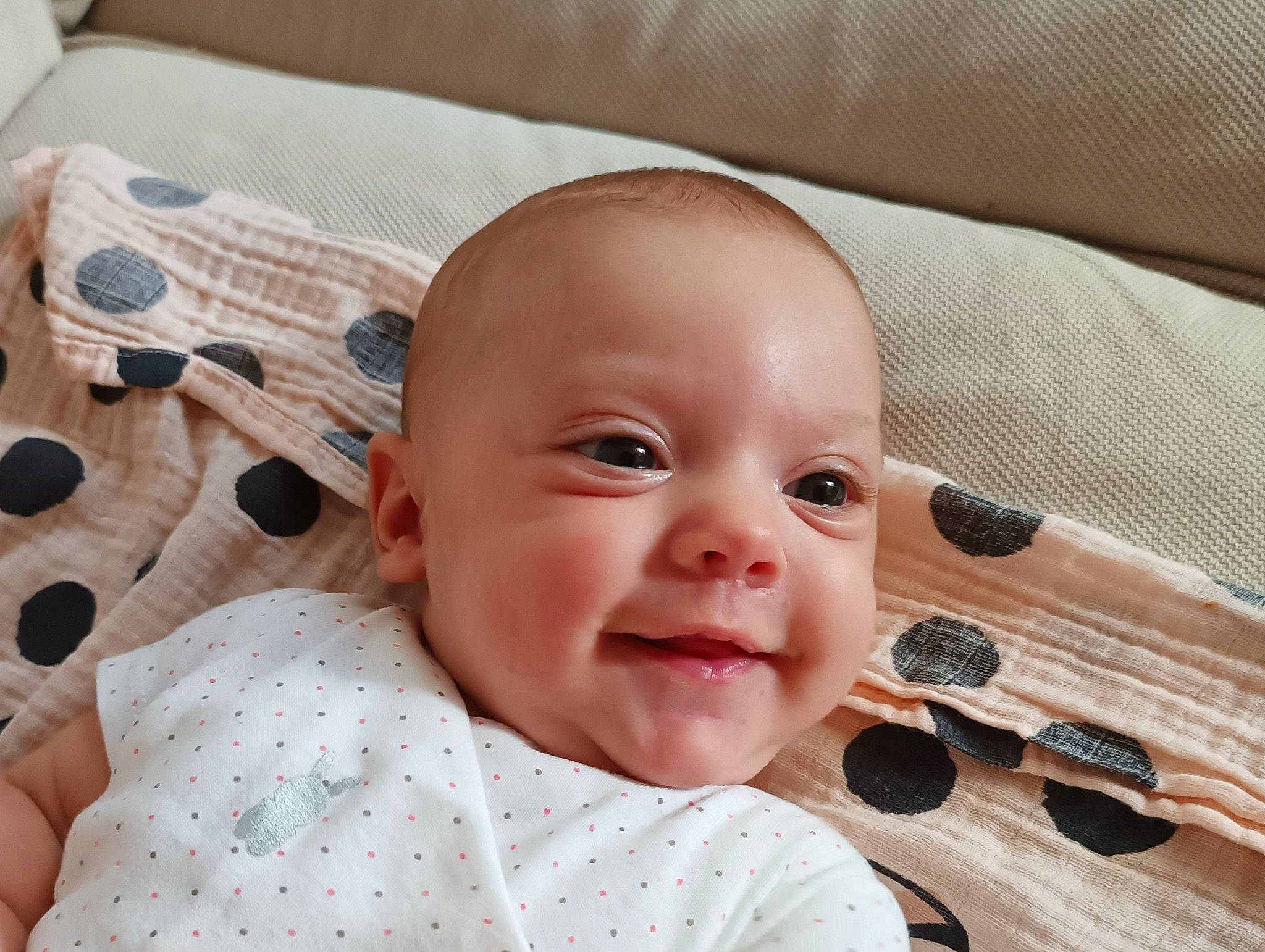 Valentine participe au concours pour gagner de l'argent avec cette photo : baby, baby_sleeping, baby_toddler_clothing, cheek, chin, comfort, eye, face, facial_expression, head, linens, mouth, nose, person, product, skin, sleeve, smile, textile, toddler