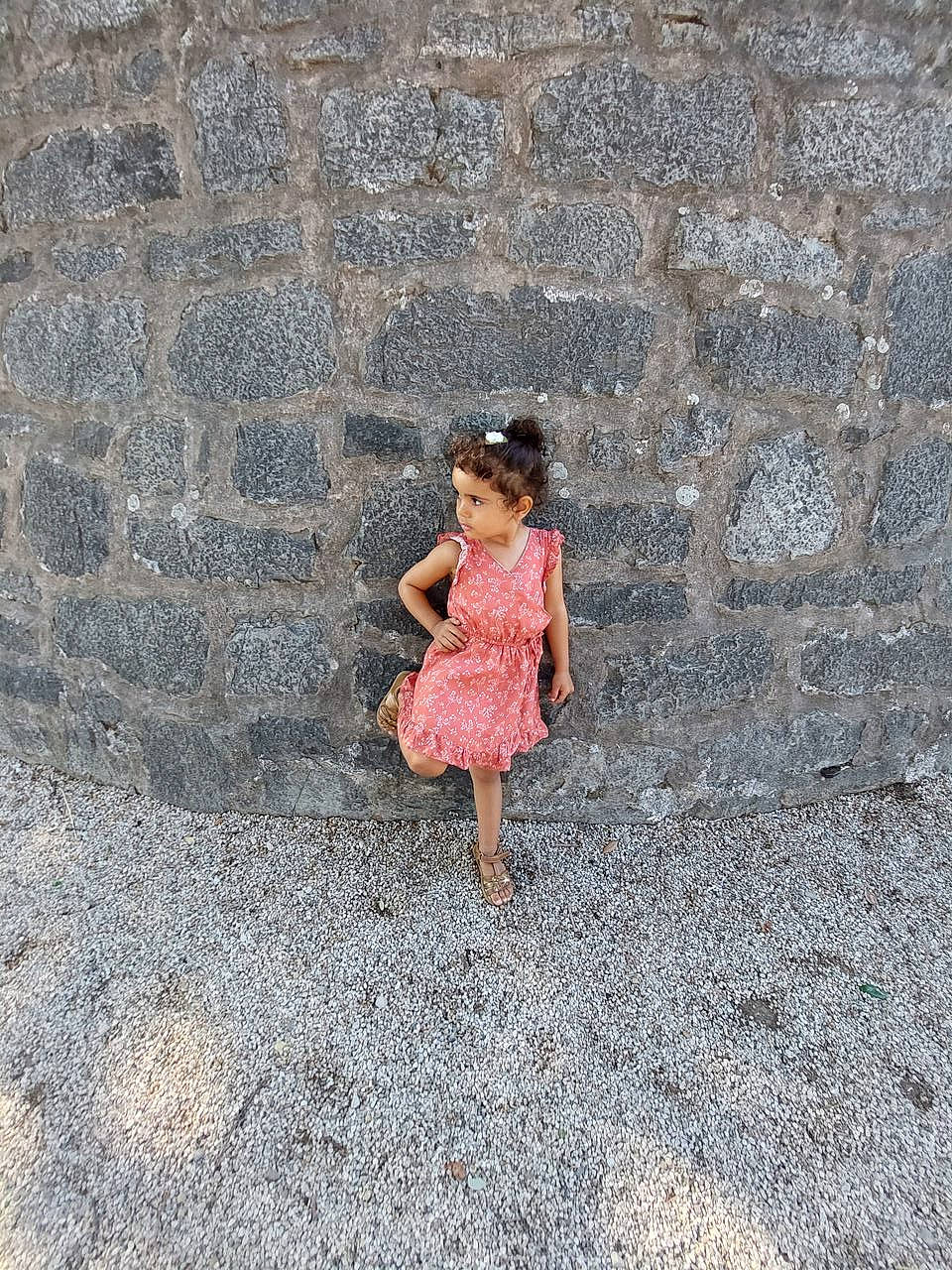 Lina a rejoint le concours — aidez-le/la à gagner de superbes lots ! asphalt, concrete, dress, flooring, grass, grey, human_leg, landscape, leg, pattern, people_in_nature, person, plant, road, road_surface, shadow, sidewalk, soil, tints_and_shades, toddler