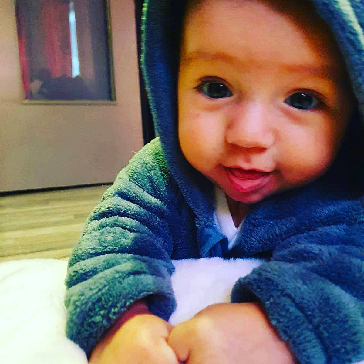 Alessandro a rejoint le concours — aidez-le/la à gagner de superbes lots ! baby, beauty, cheek, child, chin, cool, eye, eyebrow, face, finger, hand, happy, head, lip, mouth, nose, person, selfie, skin, smile