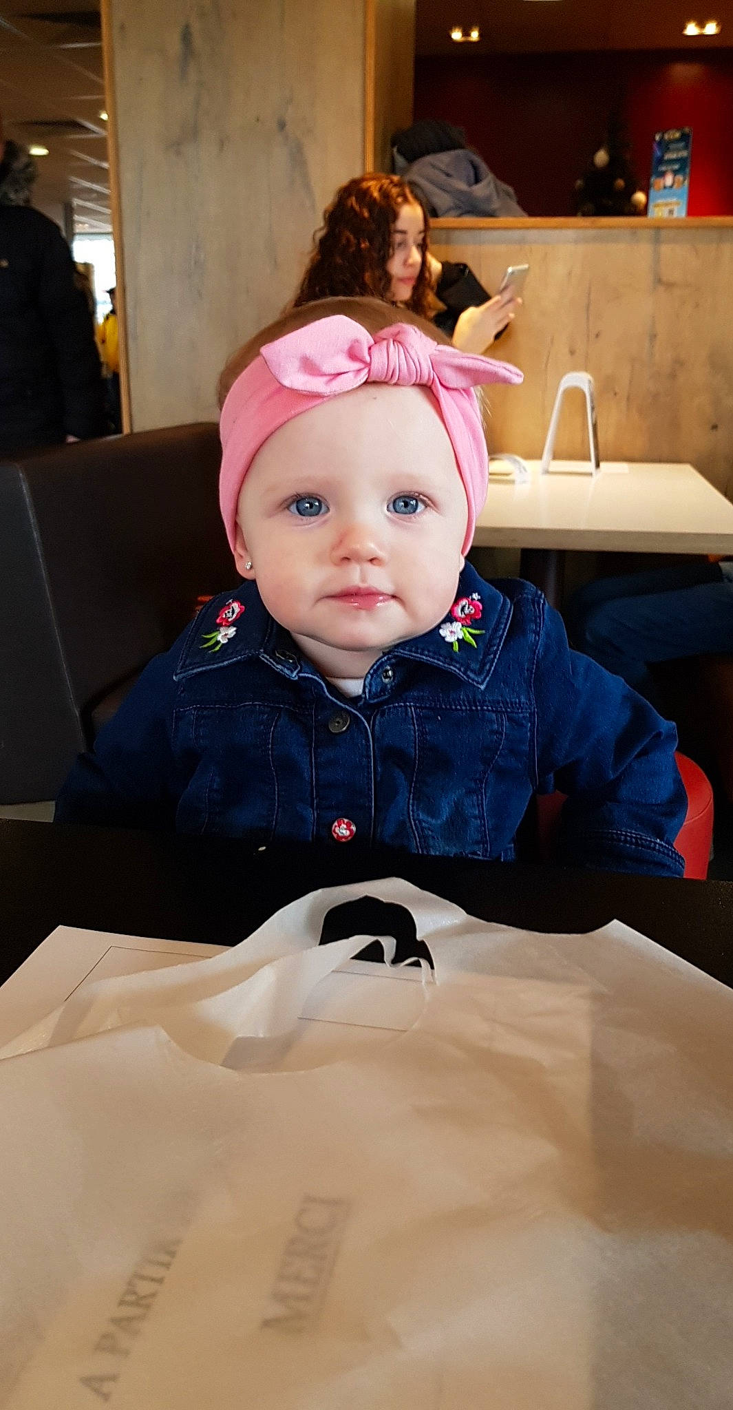 Julie a rejoint le concours — aidez-le/la à gagner de superbes lots ! child, fun, girl, head, infant, person, product, skin, textile, toddler