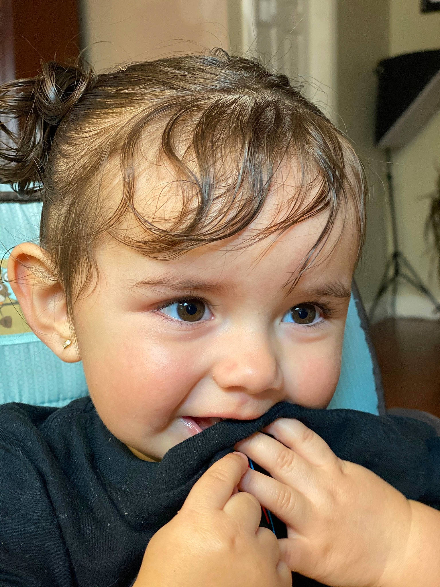 Katalina is registered to the contest to win money with this photo: cheek, chin, ear, eyebrow, eyelash, face, finger, gesture, hair, hand, happy, head, houseplant, iris, lip, mouth, neck, nose, person, skin