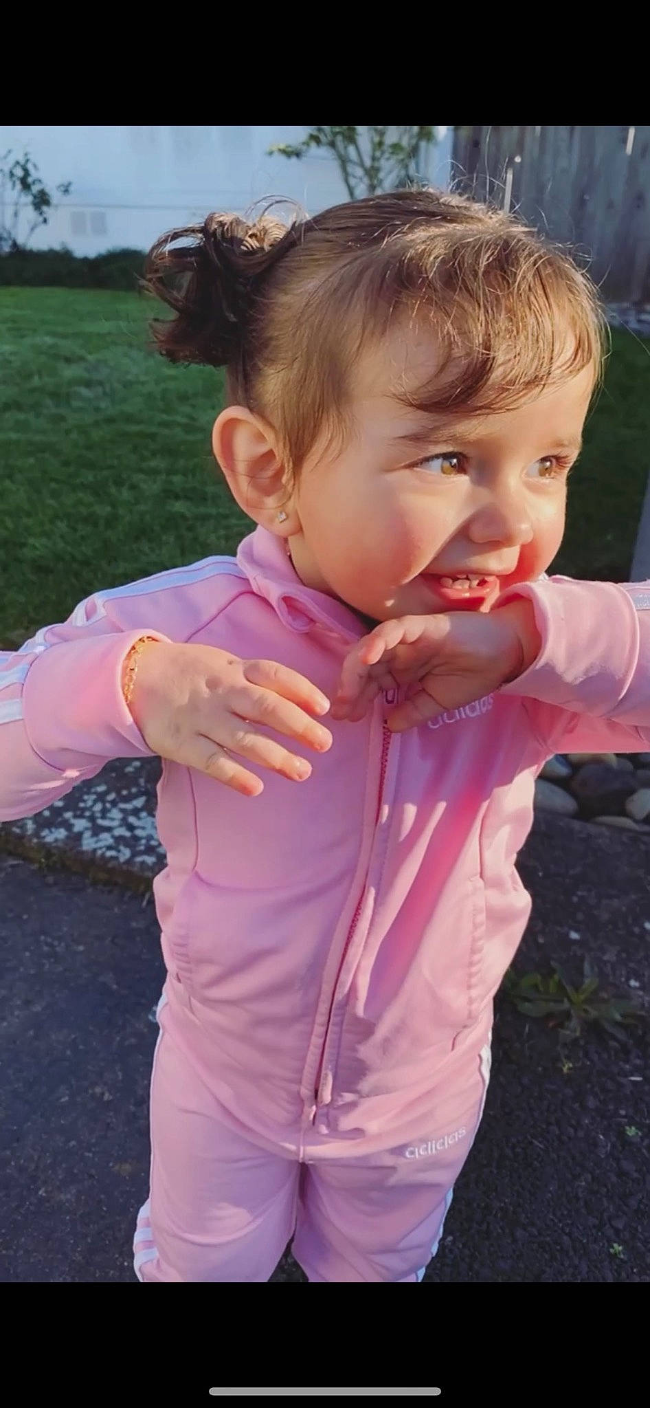 Katalina is registered to the contest to win money with this photo: baby, baby_toddler_clothing, blond, child, face, finger, fun, gesture, grass, happy, lip, nose, people_in_nature, person, pink, play, sky, sleeve, thumb, toddler