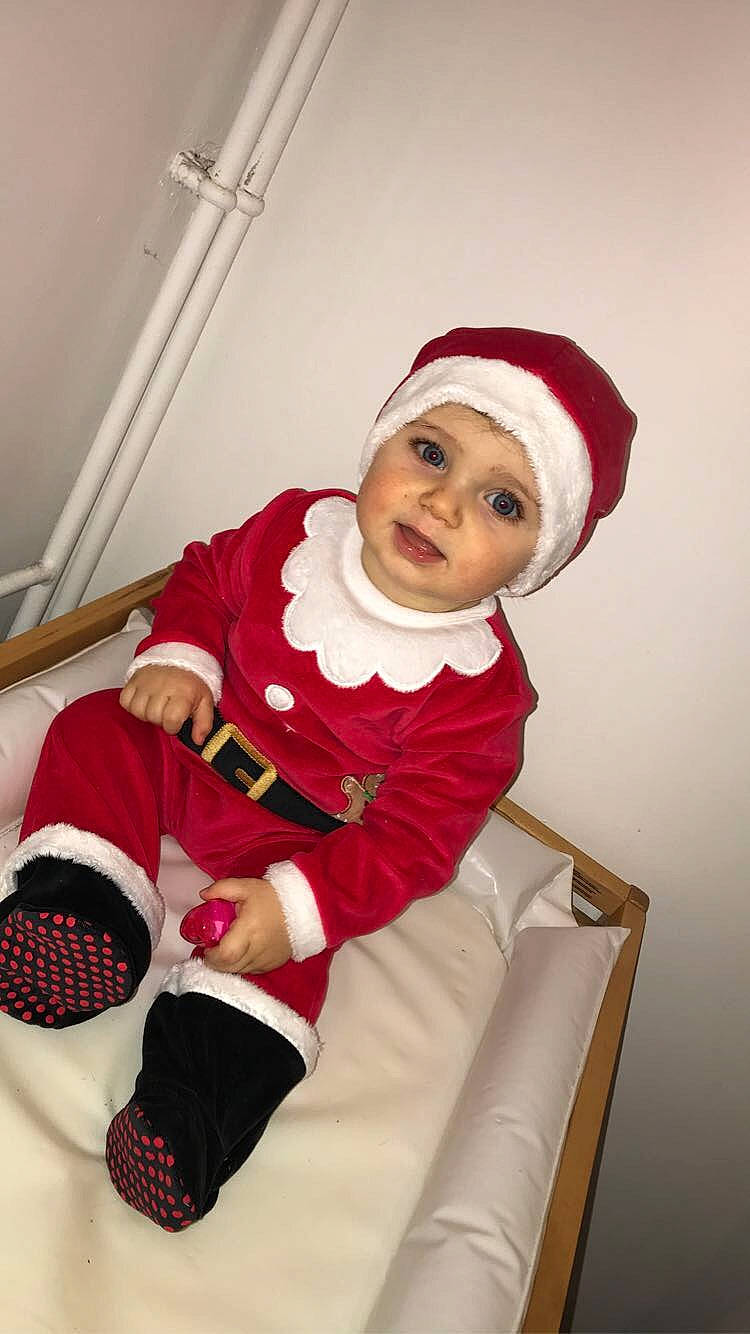 Thibault a rejoint le concours — aidez-le/la à gagner de superbes lots ! child, christmas, christmas_eve, fictional_character, headwear, holiday, person, santa_claus, toddler