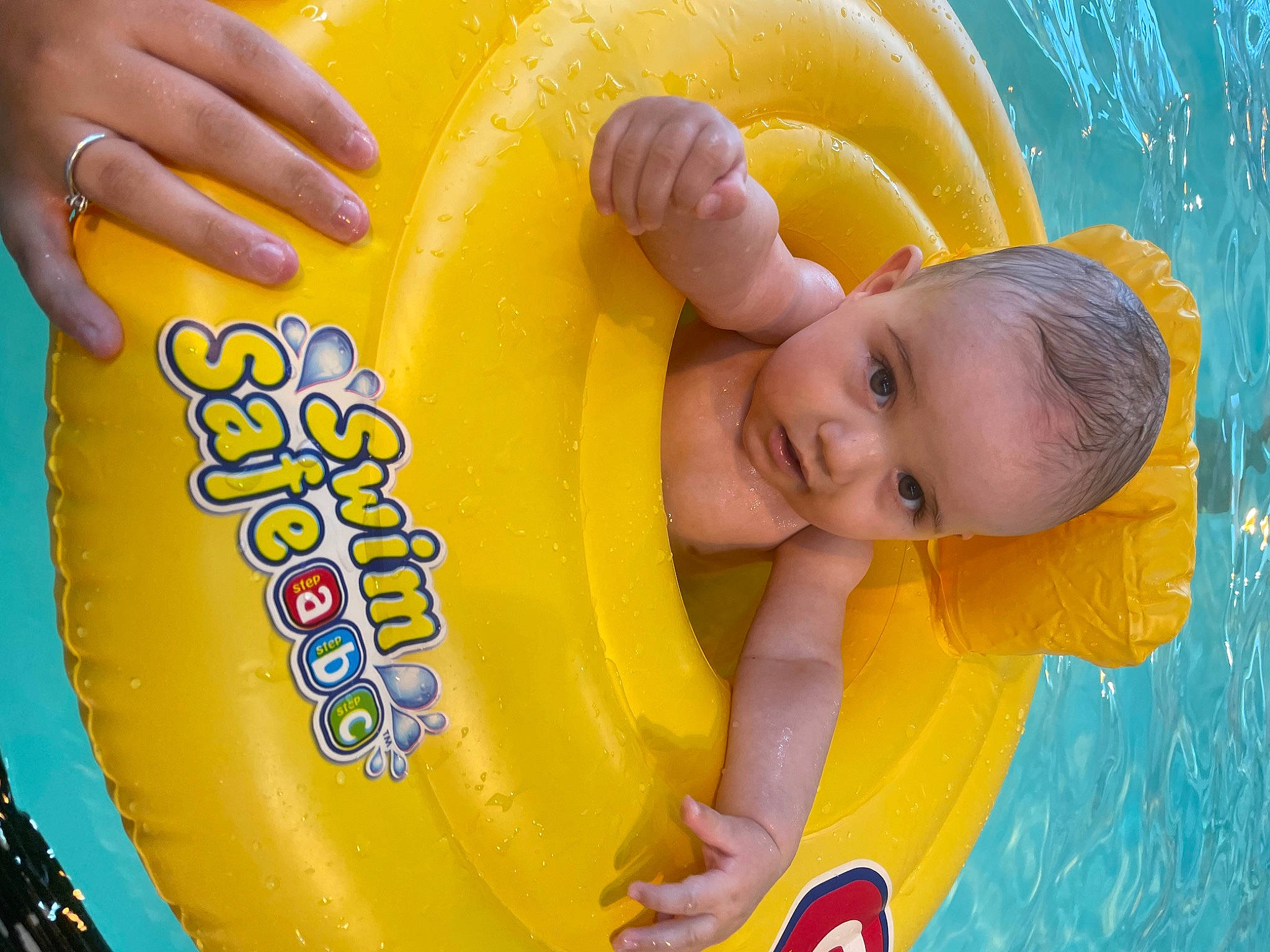 Noah participe au concours pour gagner de l'argent avec cette photo : baby, baby_bathing, baby_playing_with_toys, baby_products, baby_toys, bathing, child, fluid, fun, happy, leisure, organ, person, product, recreation, smile, swimming_pool, toddler, toy, water