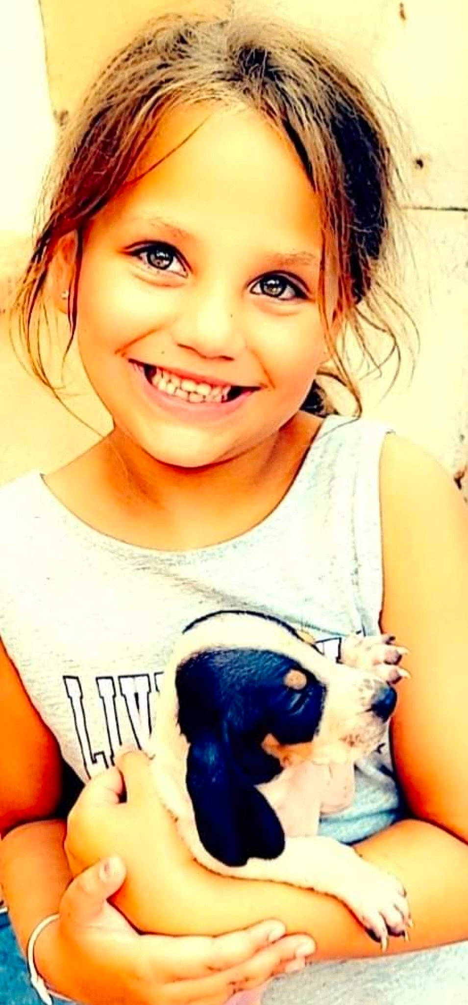 Lola a rejoint le concours — aidez-le/la à gagner de superbes lots ! cheek, ear, eye, eyelash, facial_expression, gesture, hair, hairstyle, happy, human, iris, joy, lip, mouth, neck, nose, organ, person, photograph, skin