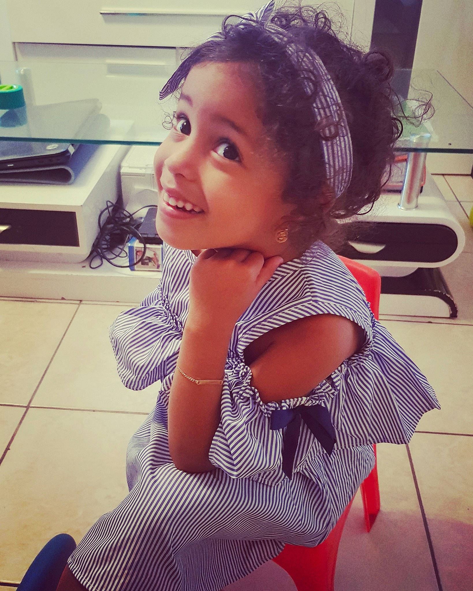 Tamara participe au concours pour gagner de l'argent avec cette photo : beauty, black_hair, child, cool, dress, ear, face, hair, hairstyle, happy, head, joy, lip, long_hair, mouth, person, pigtail, selfie, shoulder, smile