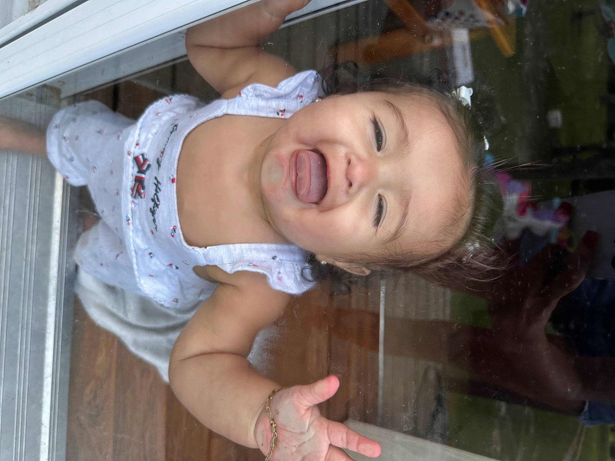 Vay is registered to the contest to win money with this photo: baby, baby_toddler_clothing, cheek, chest, elbow, eyelash, facial_expression, finger, fun, hairstyle, happy, lip, mouth, nose, person, skin, smile, throat, toddler, water