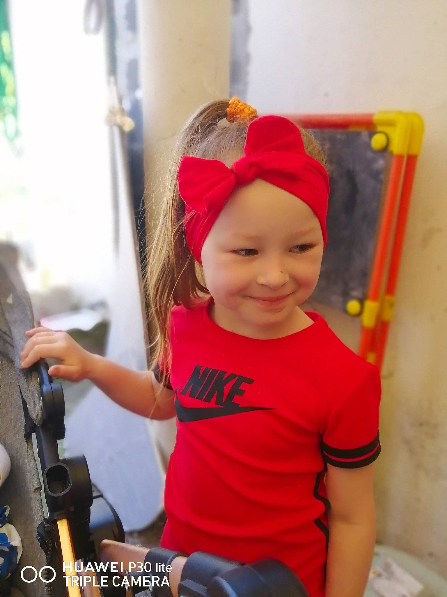 Lorenza a rejoint le concours — aidez-le/la à gagner de superbes lots ! baby, baby_products, beanie, cap, car_seat, child, fashion_accessory, fun, hairstyle, happy, headwear, joy, leisure, magenta, person, personal_protective_equipment, recreation, shoulder, smile, steering_wheel