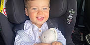 Marceau a rejoint le concours — aidez-le/la à gagner de superbes lots ! toddler, child, car_seat, stuffed_animal, toy, smiling, happy, blue_eyes, clothing, seatbelt, interior, car, baby, cute, portrait, safety, seat, fabric, infant, young_child
