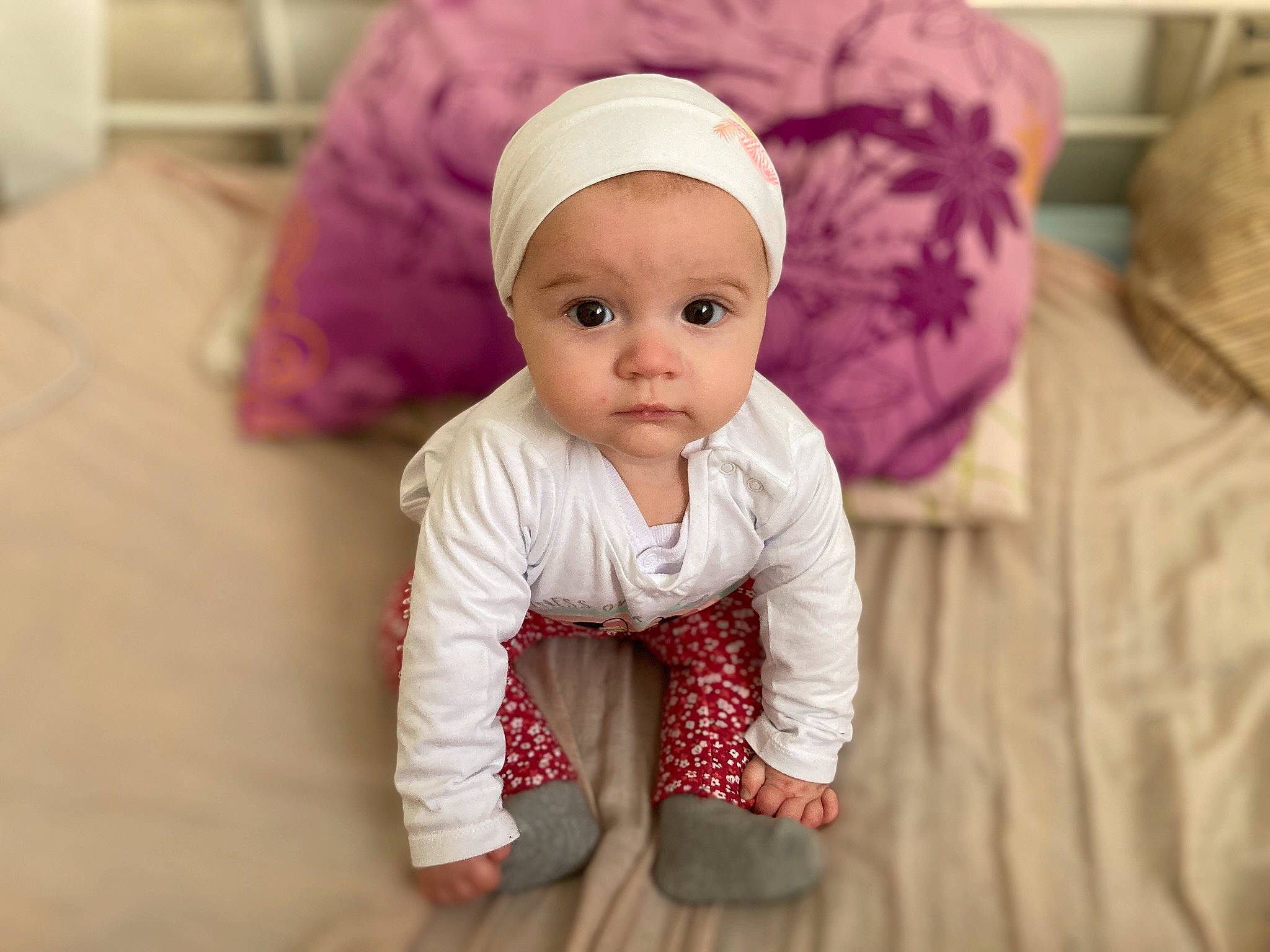 Azhellya a rejoint le concours — aidez-le/la à gagner de superbes lots ! baby, baby_toddler_clothing, cap, cheek, comfort, face, flooring, happy, human_body, linens, lip, magenta, outerwear, person, pink, purple, skin, sleeve, textile, toddler