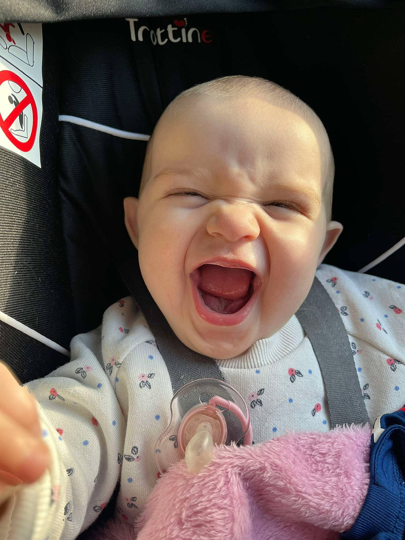 Azhellya participe au concours pour gagner de l'argent avec cette photo : baby, baby_sleeping, baby_toddler_clothing, cheek, chin, comfort, eye, face, finger, gesture, happy, head, iris, lip, mouth, nose, person, skin, sleeve, smile