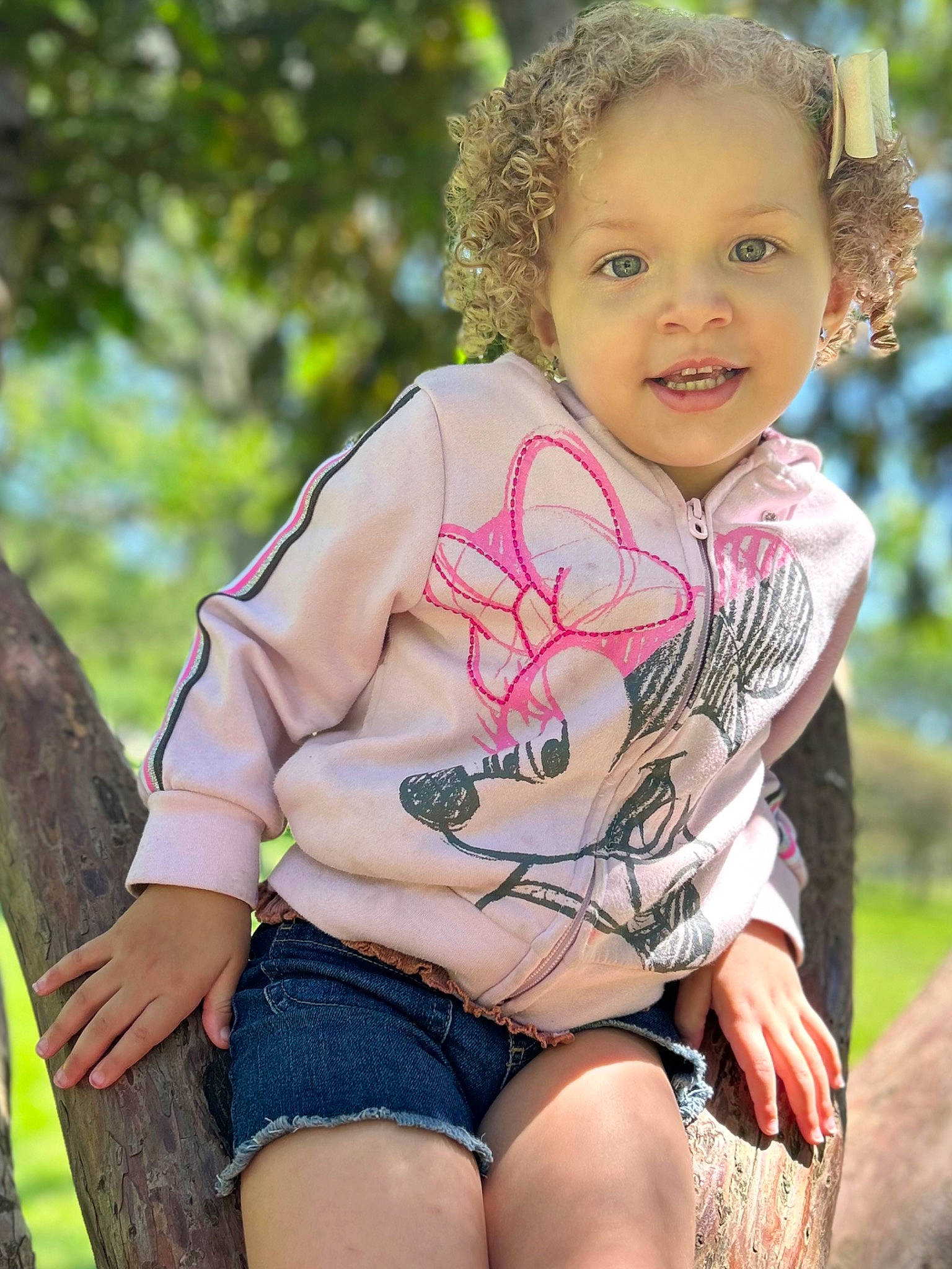 Elliot joined the competition — help win amazing prizes! abdomen, eye, face, facial_expression, fun, grass, hair, hairstyle, happy, head, human_body, leisure, people_in_nature, person, plant, skin, smile, thigh, toddler, tree