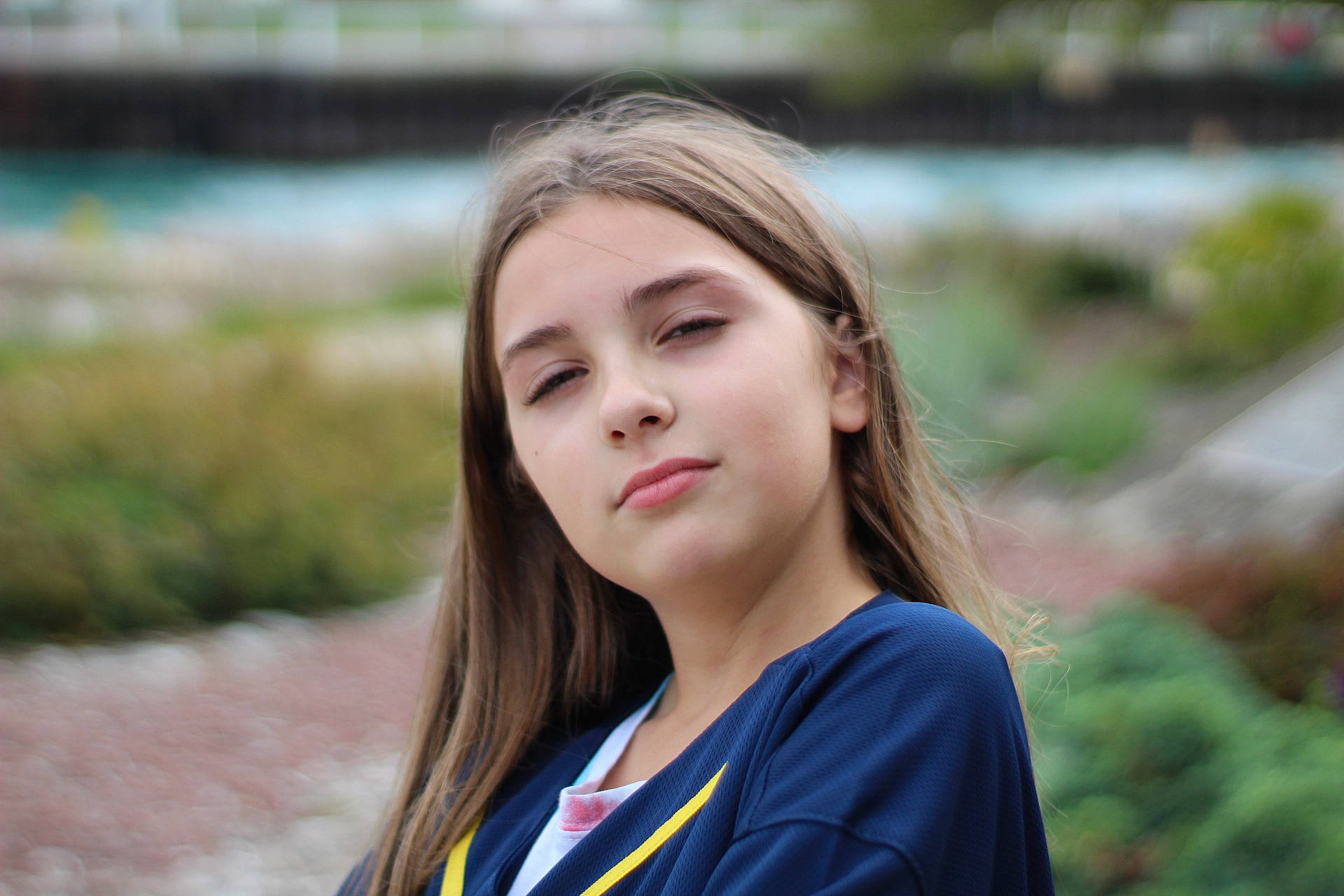 Ella is registered to the contest to win money with this photo: blond, brown_hair, electric_blue, event, eye, face, flash_photography, fun, grass, happy, jewellery, leisure, lip, long_hair, people_in_nature, person, plant, portrait_photography, sitting, travel