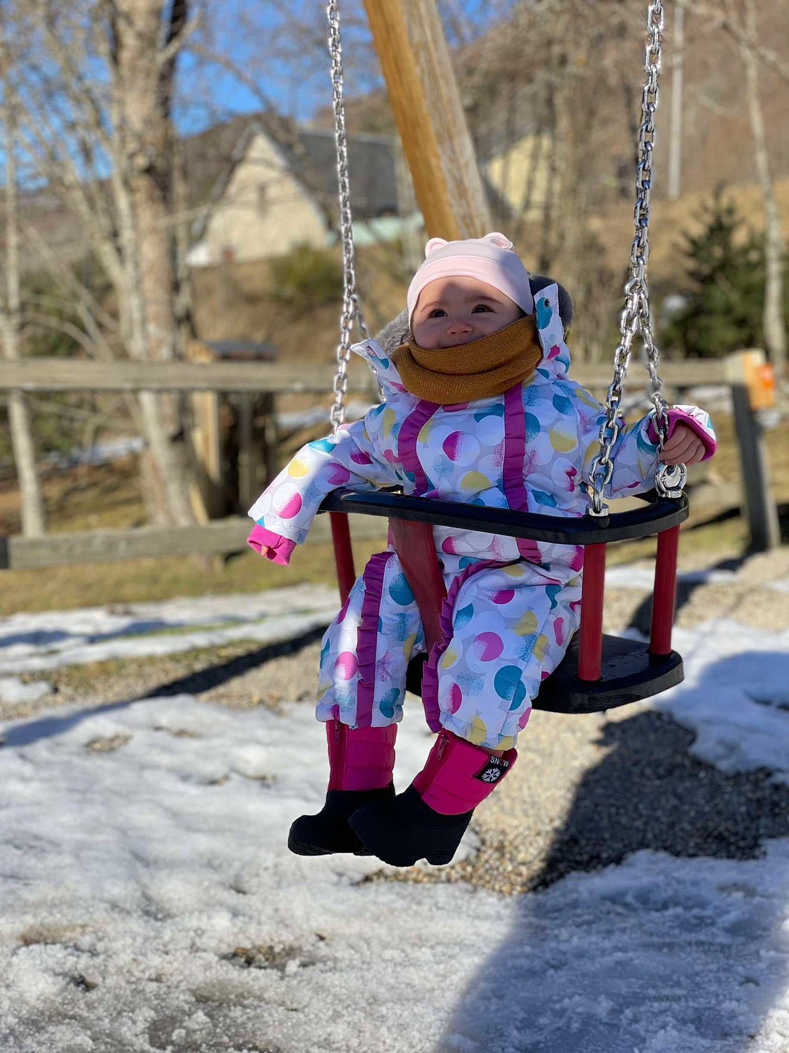 Titaïna a rejoint le concours — aidez-le/la à gagner de superbes lots ! baby_toddler_clothing, child, city, electric_blue, freezing, fun, grass, happy, headwear, leisure, outdoor_play_equipment, person, pink, playground, recreation, sky, sleeve, snow, swing, toddler