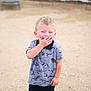 Nino a rejoint le concours — aidez-le/la à gagner de superbes lots ! child, boy, smiling, laughing, dinosaur_shirt, polo_shirt, shorts, outdoor, sand, playful, happy, cute, casual_clothing, young, childhood, daylight, standing, fun, joyful, background_blur