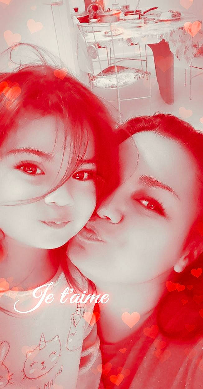 Angélique participe au concours pour gagner de l'argent avec cette photo : art, cheek, eye, eyelash, face, flesh, head, illustration, lip, mouth, nose, person, pink, red, smile