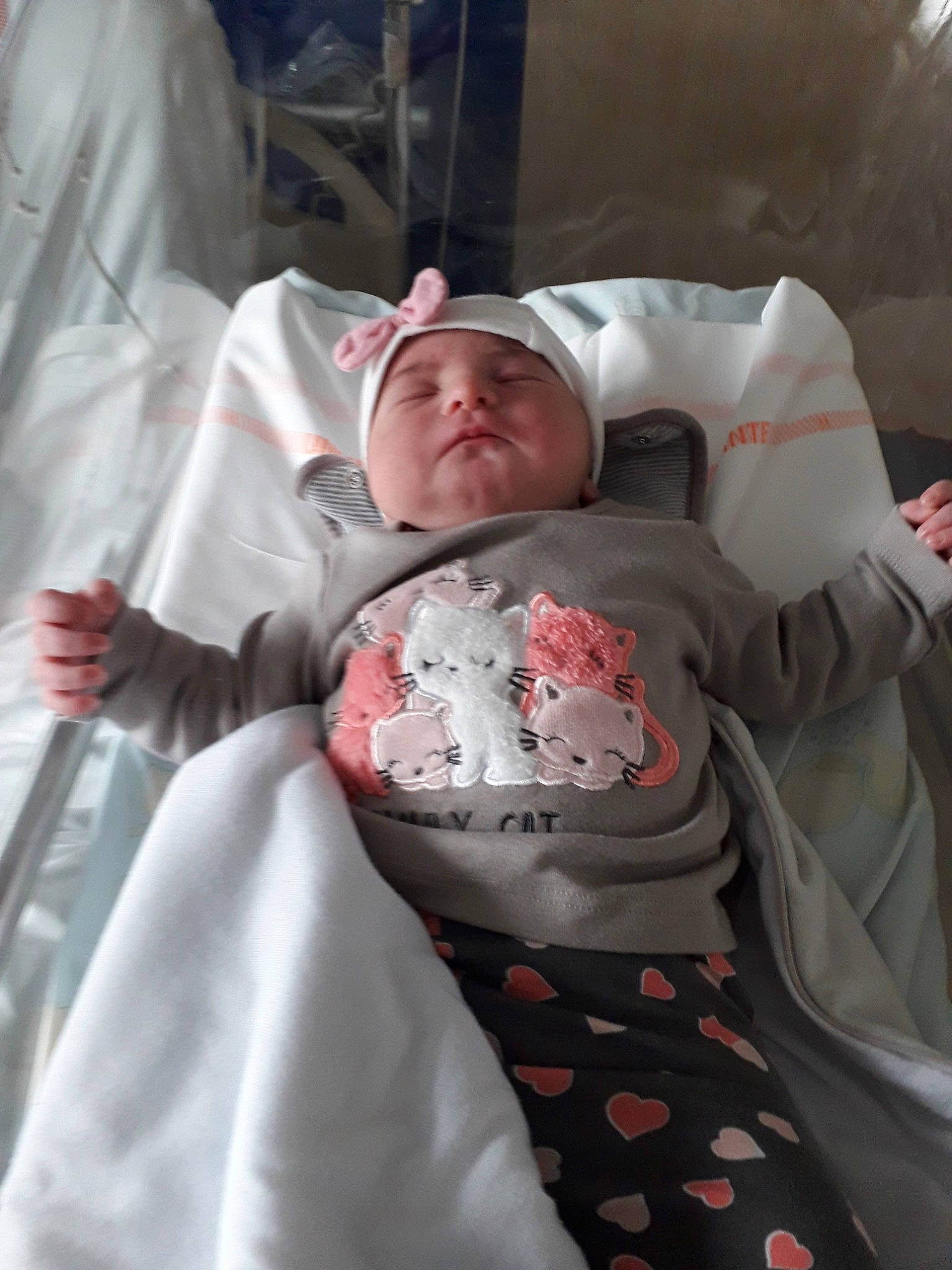 Alissia participe au concours pour gagner de l'argent avec cette photo : child, childbirth, girl, infant, person, product