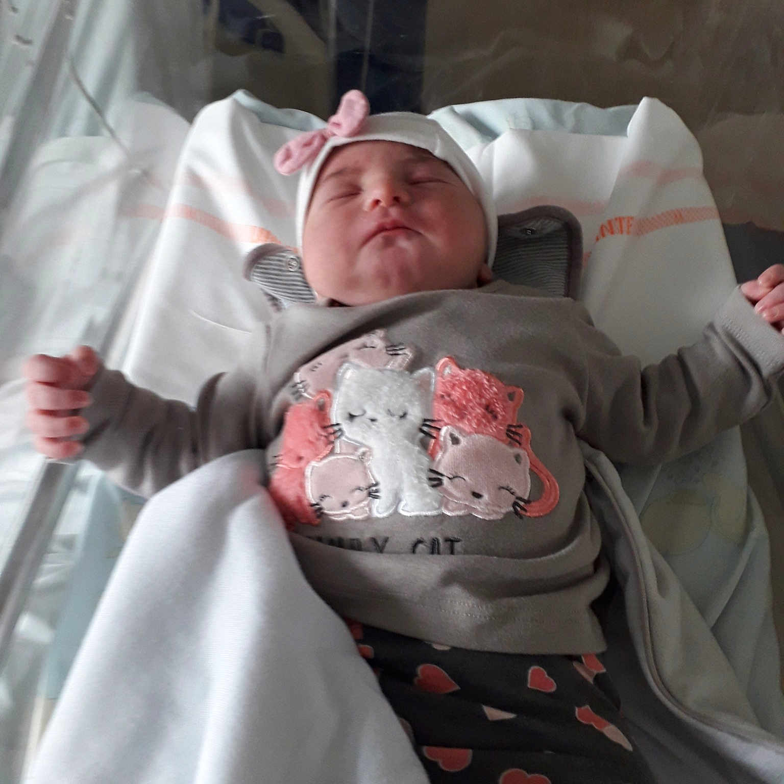 Alissia participe au concours pour gagner de l'argent avec cette photo : child, childbirth, girl, infant, person, product