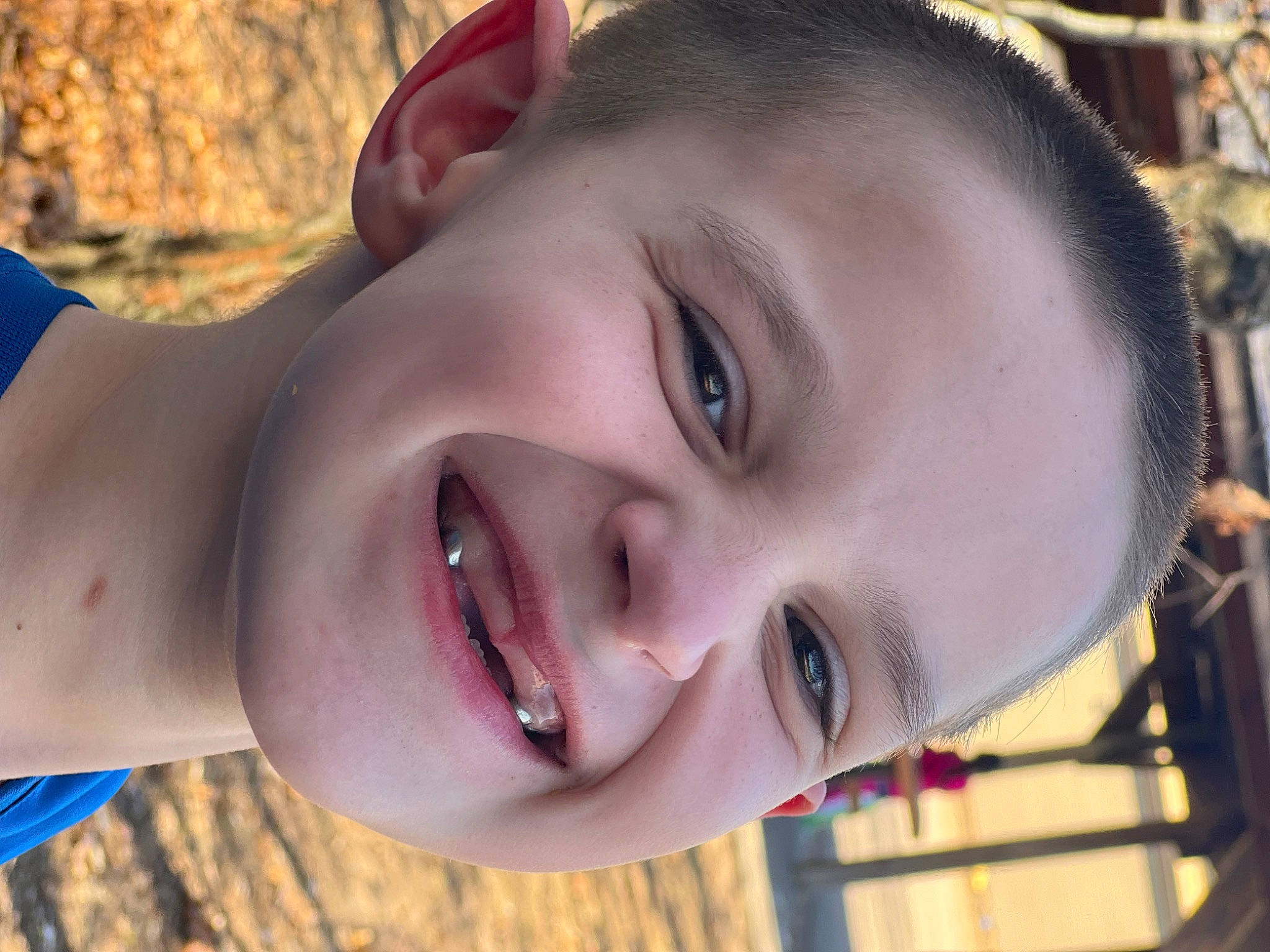 Thomas is registered to the contest to win money with this photo: chin, eye, eyebrow, eyelash, face, facial_expression, forehead, hairstyle, happy, human_body, jaw, joy, lip, mouth, neck, nose, organ, people_in_nature, person, plant