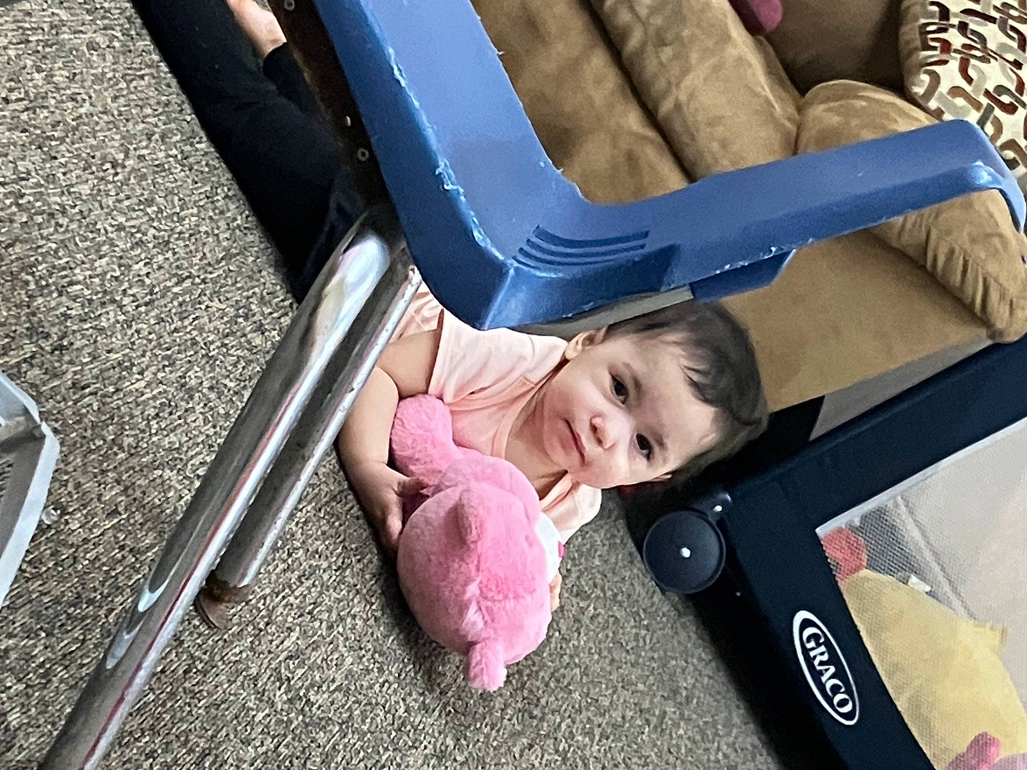 Arianna is registered to the contest to win money with this photo: arm, baby, baby_products, baby_toddler_clothing, car_seat, child, comfort, finger, foot, fun, hand, happy, human_body, human_leg, knee, leg, leisure, person, smile, toddler