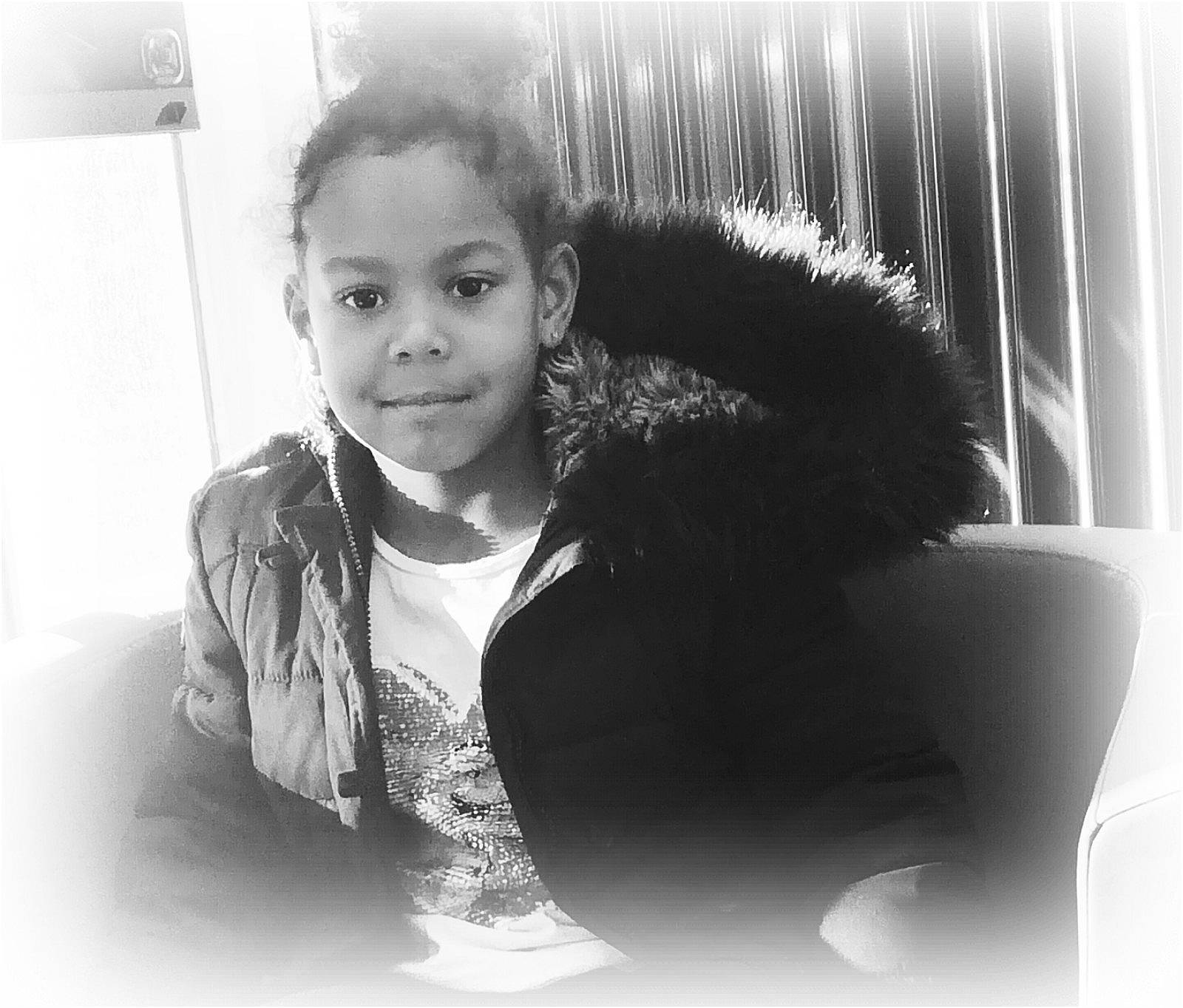 Louna a rejoint le concours — aidez-le/la à gagner de superbes lots ! beauty, black, black_and_white, child, emotion, eye, facial_expression, fur, girl, human, joy, monochrome, monochrome_photography, person, photograph, photography, portrait, smile, snapshot, standing