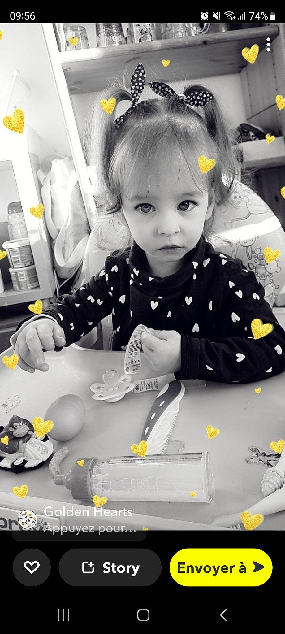 Maya a rejoint le concours — aidez-le/la à gagner de superbes lots ! black, black_and_white, child, eye, eyelash, happy, human, iris, monochrome, monochrome_photography, people, person, photograph, product, room, science, snapshot, style, toddler, white