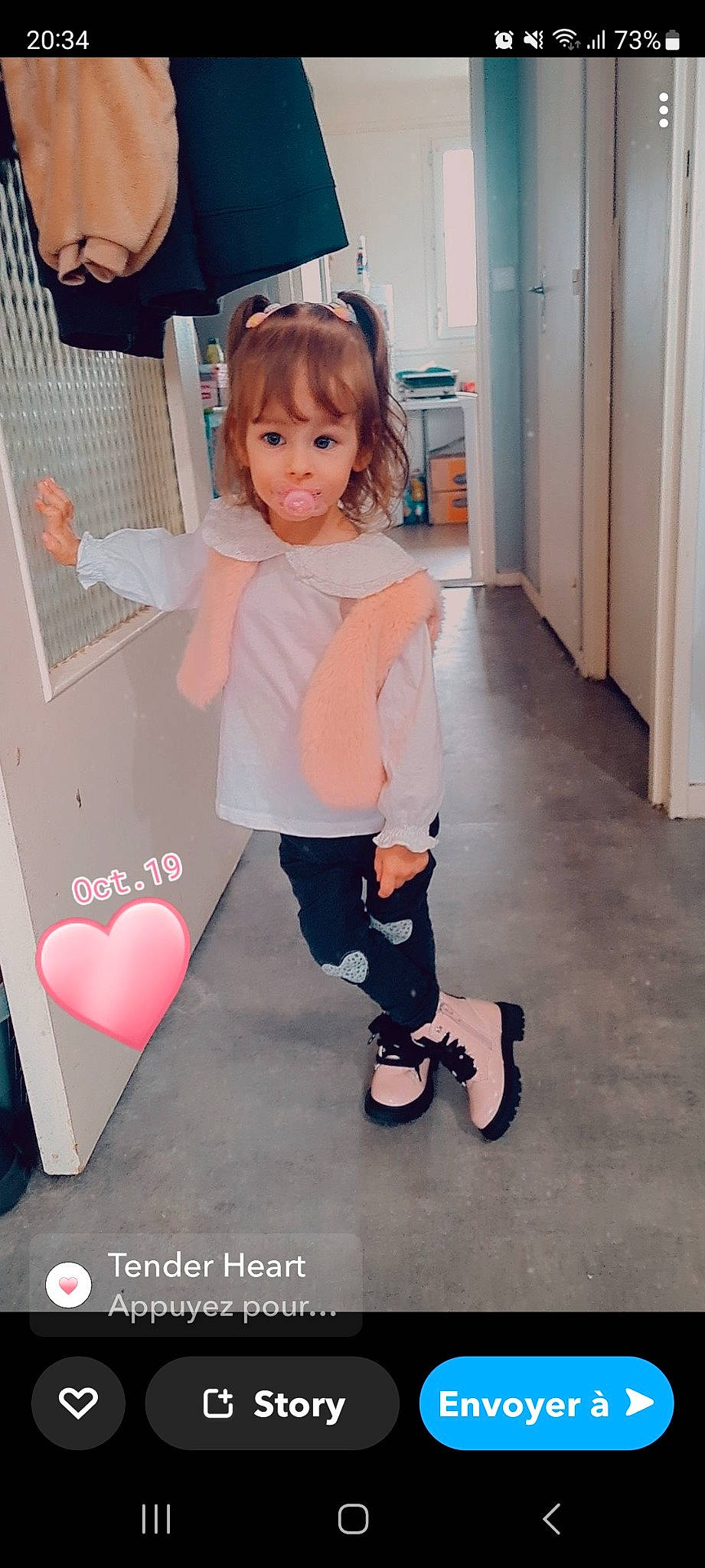 Maya participe au concours pour gagner de l'argent avec cette photo : baby_toddler_clothing, child, denim, door, flooring, fun, happy, human_leg, knee, magenta, pattern, peach, person, pink, sandal, sleeve, t_shirt, thigh, toddler, waist