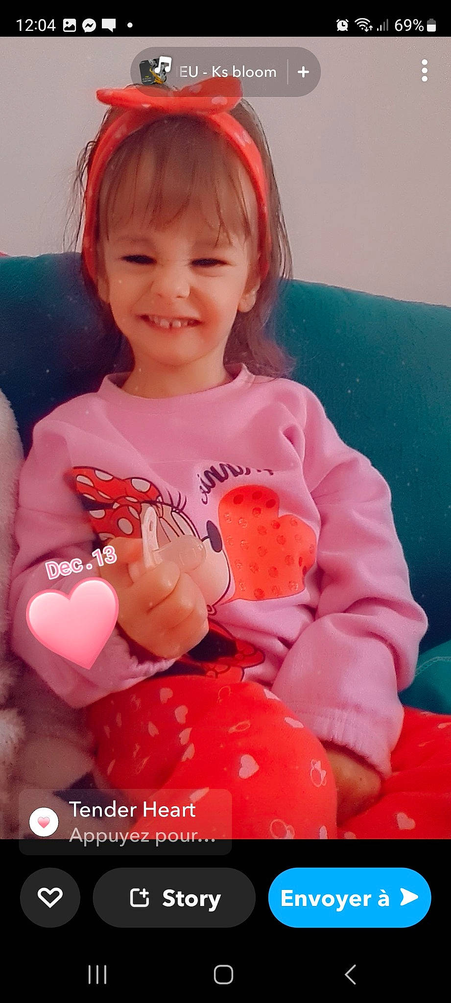 Maya a rejoint le concours — aidez-le/la à gagner de superbes lots ! arm, baby_toddler_clothing, cheek, chin, face, facial_expression, hair, hand, happy, head, human_body, joy, lip, mouth, neck, nose, person, pink, skin, sleeve