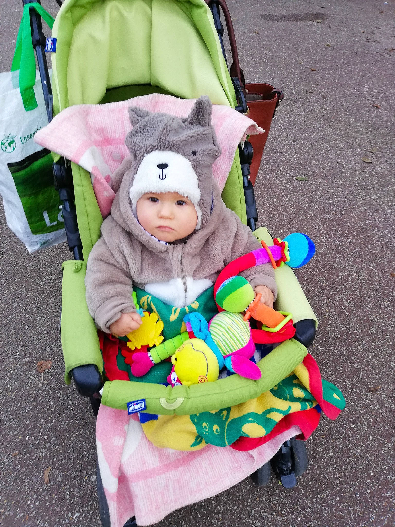 Romann participe au concours pour gagner de l'argent avec cette photo : baby, baby_carriage, baby_products, child, costume, headwear, person, play, product, smile, toddler