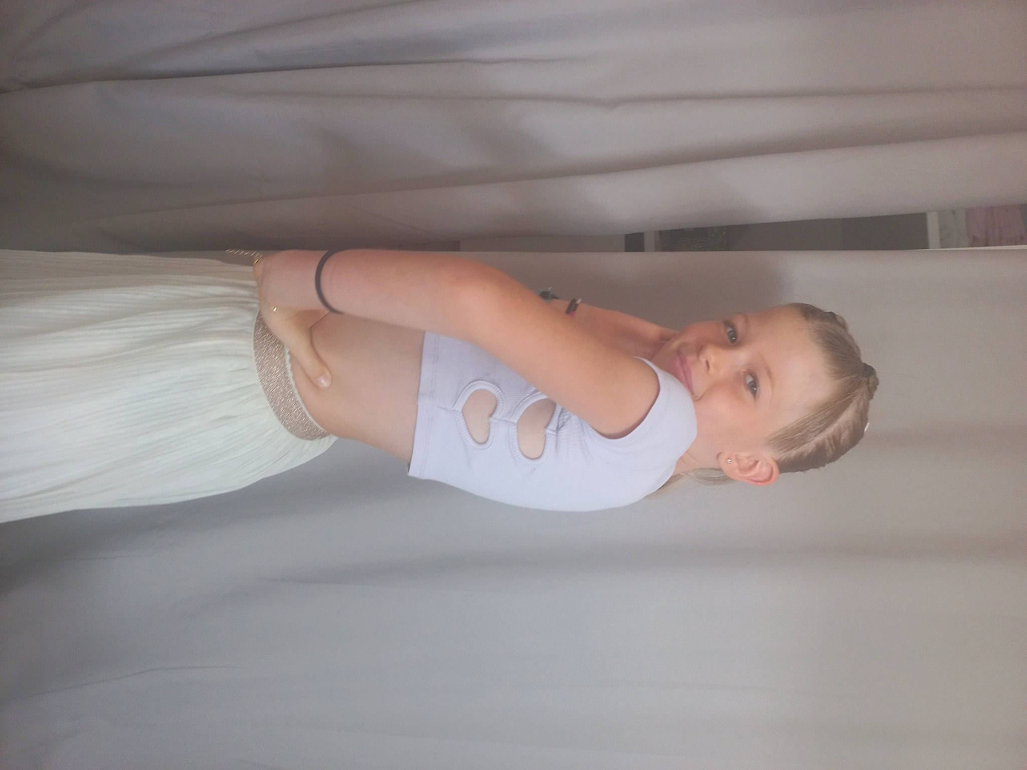 Lénaïs a rejoint le concours — aidez-le/la à gagner de superbes lots ! arm, baby, baby_toddler_clothing, comfort, elbow, finger, flash_photography, gesture, hand, human_body, human_leg, joy, knee, linens, person, skin, sleeve, thigh, toddler, wedding_dress