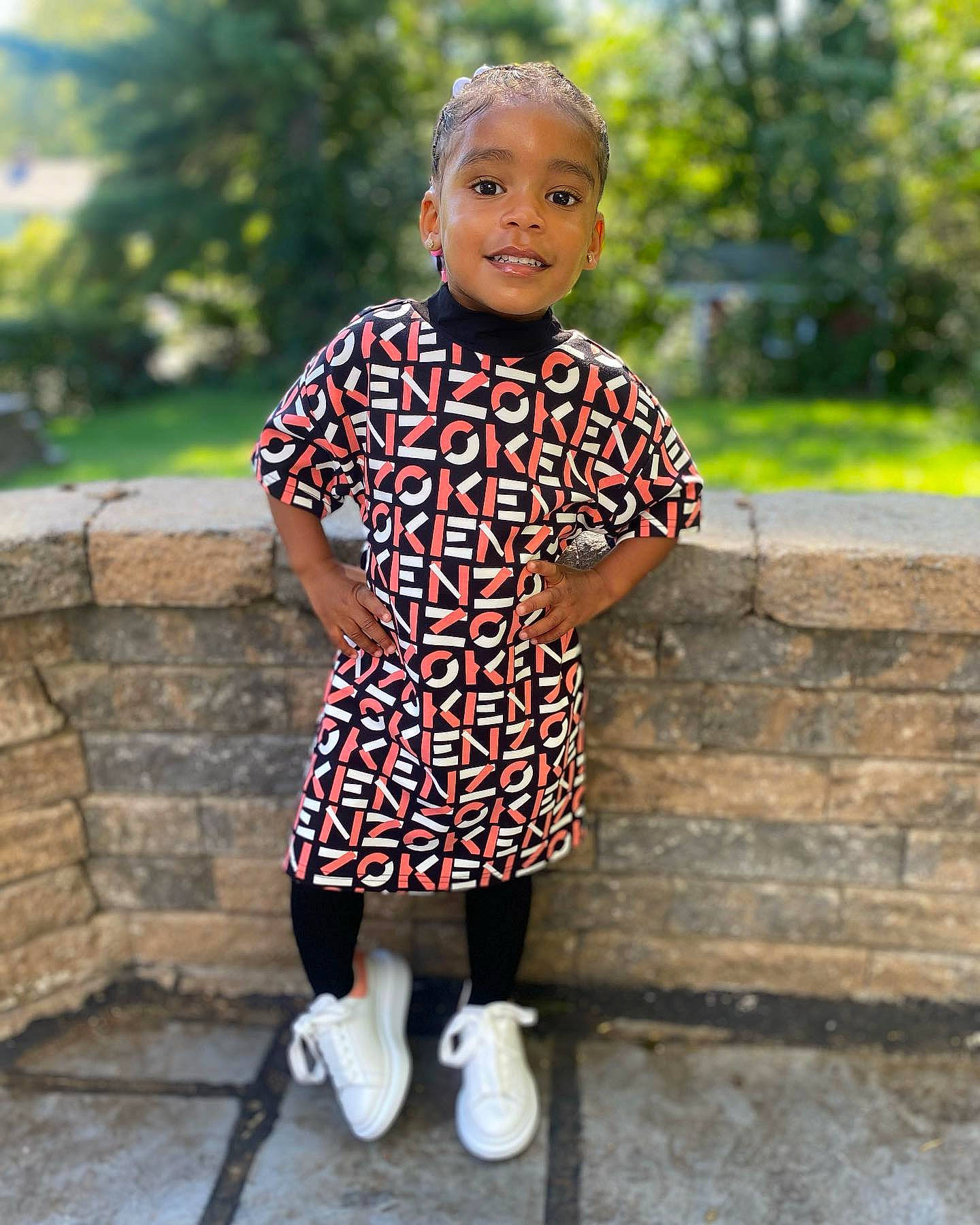 Rayne is registered to the contest to win money with this photo: arm, baby_toddler_clothing, face, grass, happy, head, headwear, joy, knee, leisure, neck, pattern, people_in_nature, person, plaid, plant, shoe, sleeve, street_fashion, t_shirt