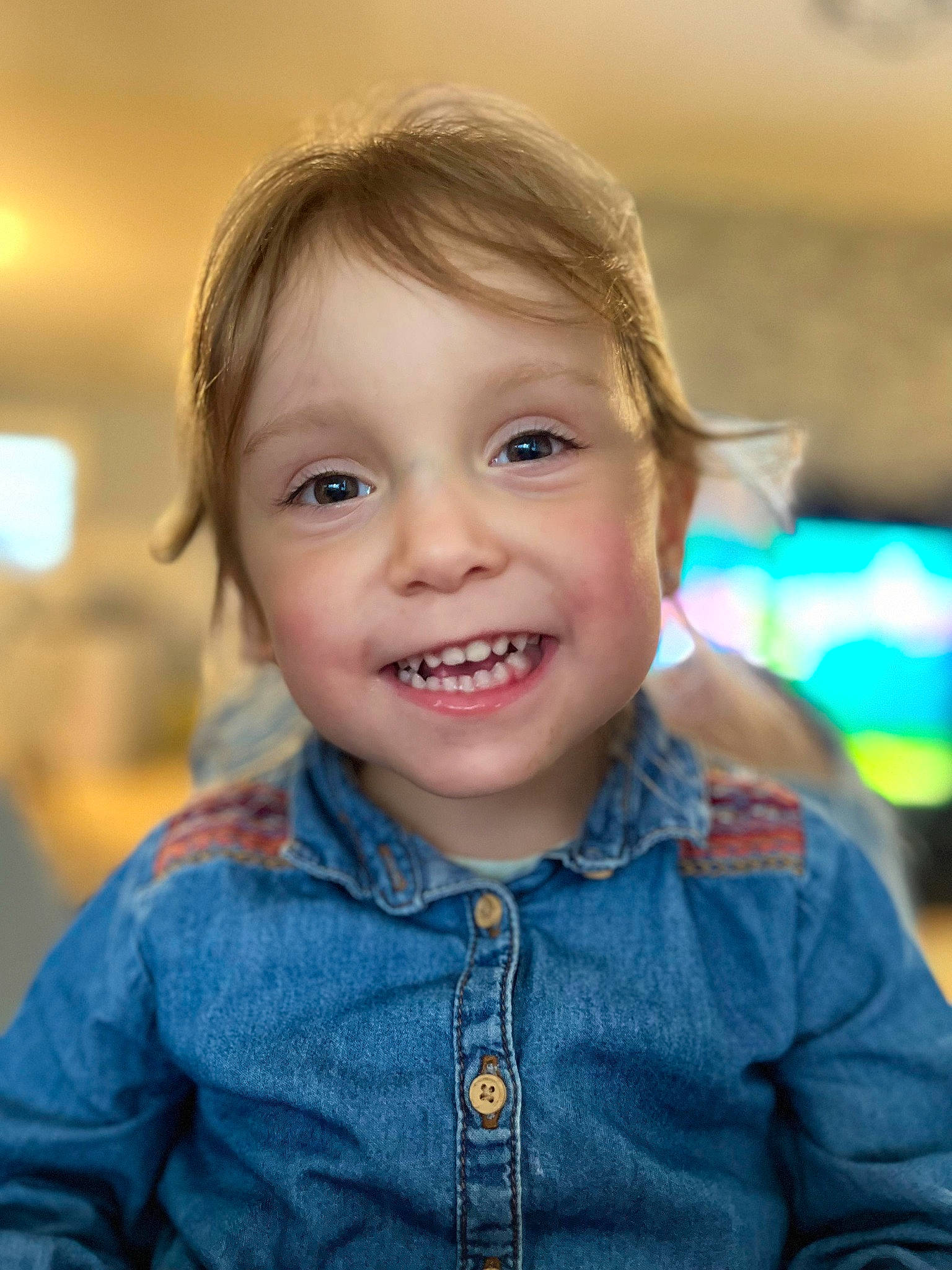 Zoé participe au concours pour gagner de l'argent avec cette photo : button, cheek, child, chin, denim, electric_blue, flash_photography, fun, happy, iris, joy, lip, nose, outerwear, people, person, portrait_photography, skin, sleeve, smile
